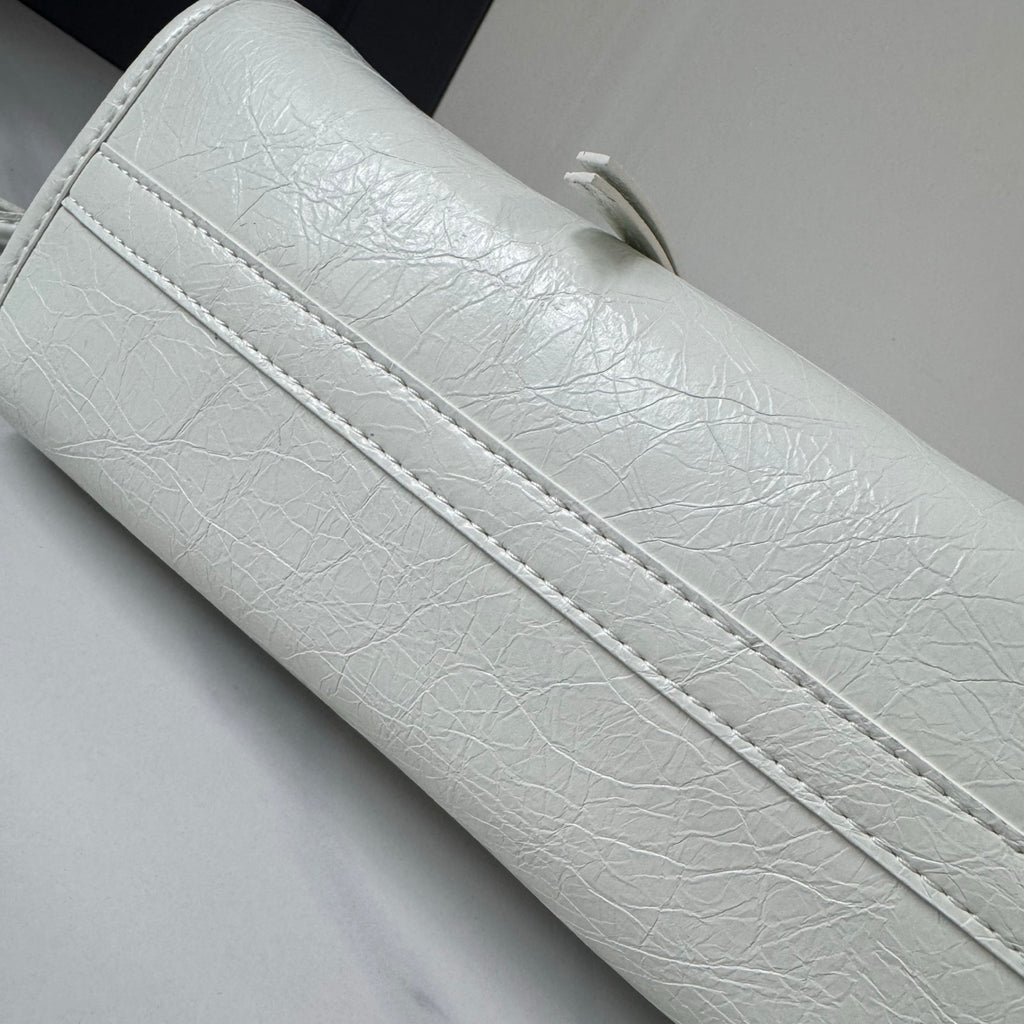 B1R76A21 Popular leather bag