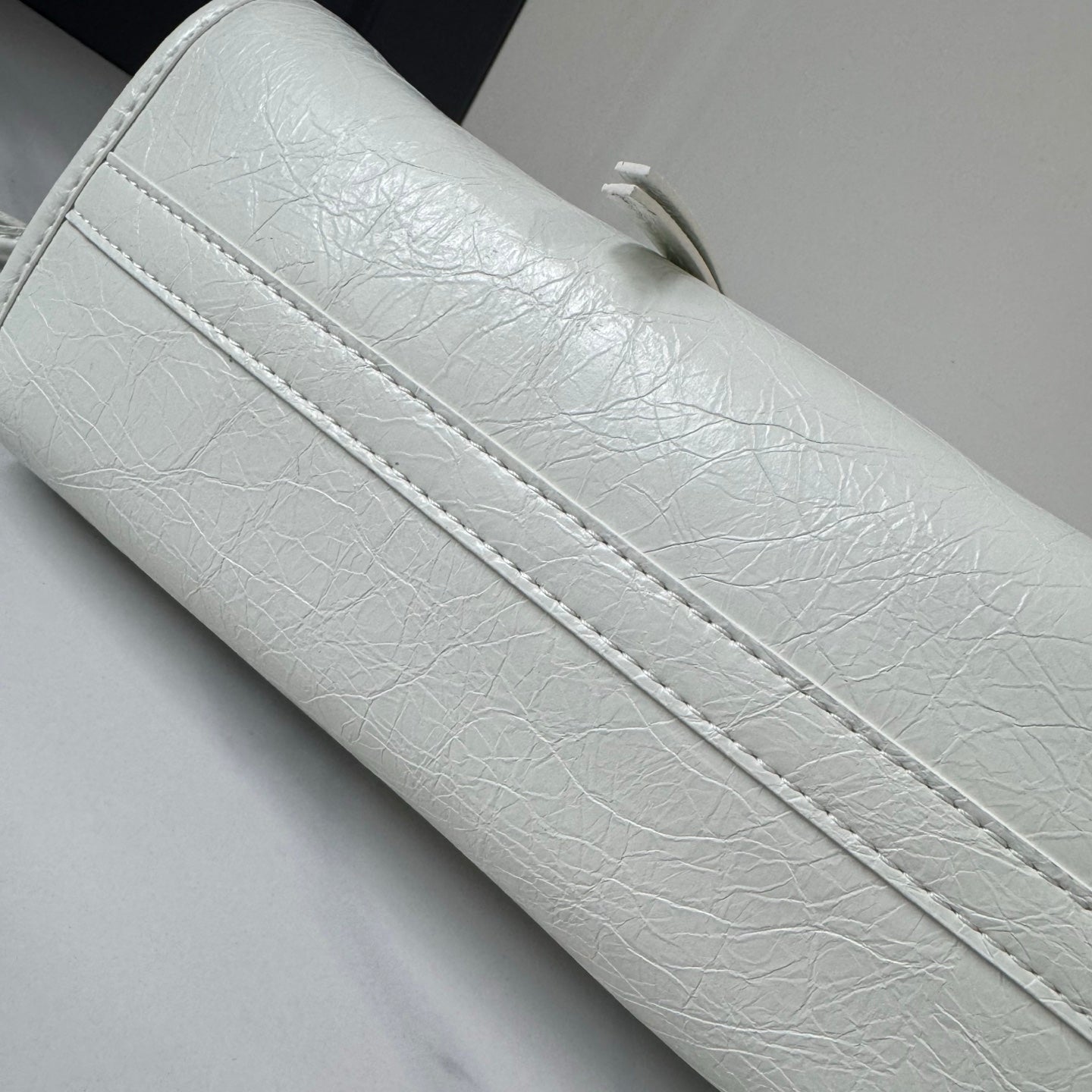 B1R76A21 Popular leather bag