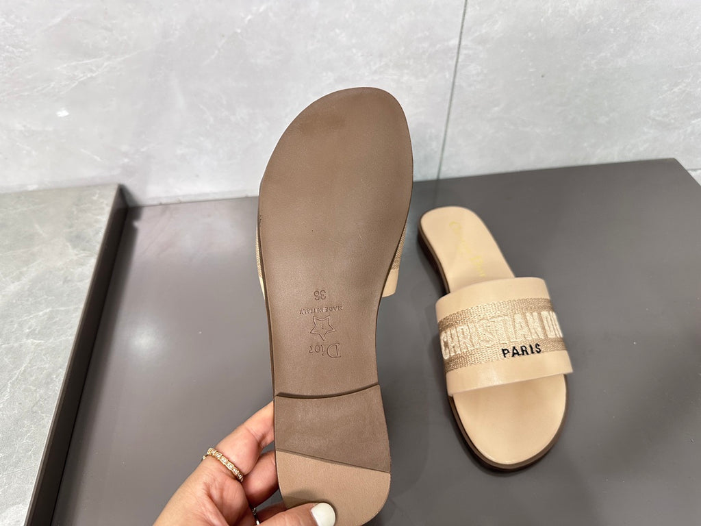 Z1ZD32 Popular slippers