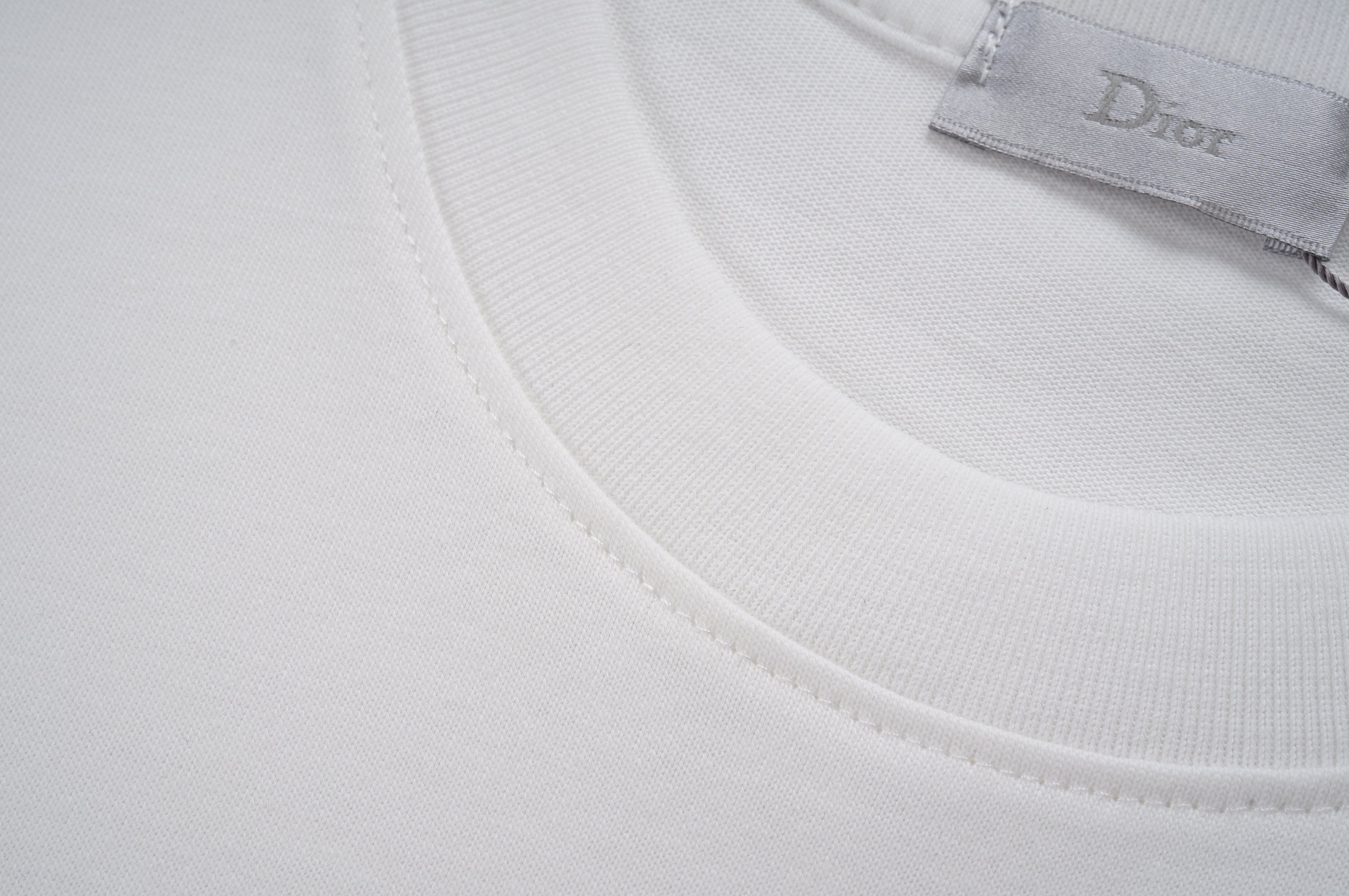 U1W25D37  Popular T-shirts