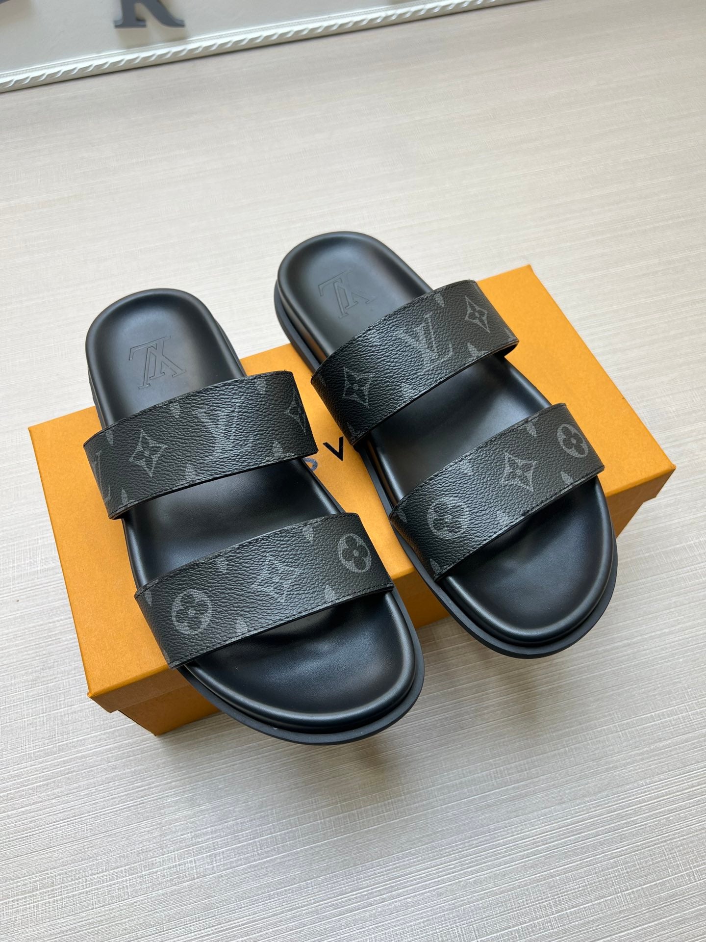 Z5ZE56 Popular slippers