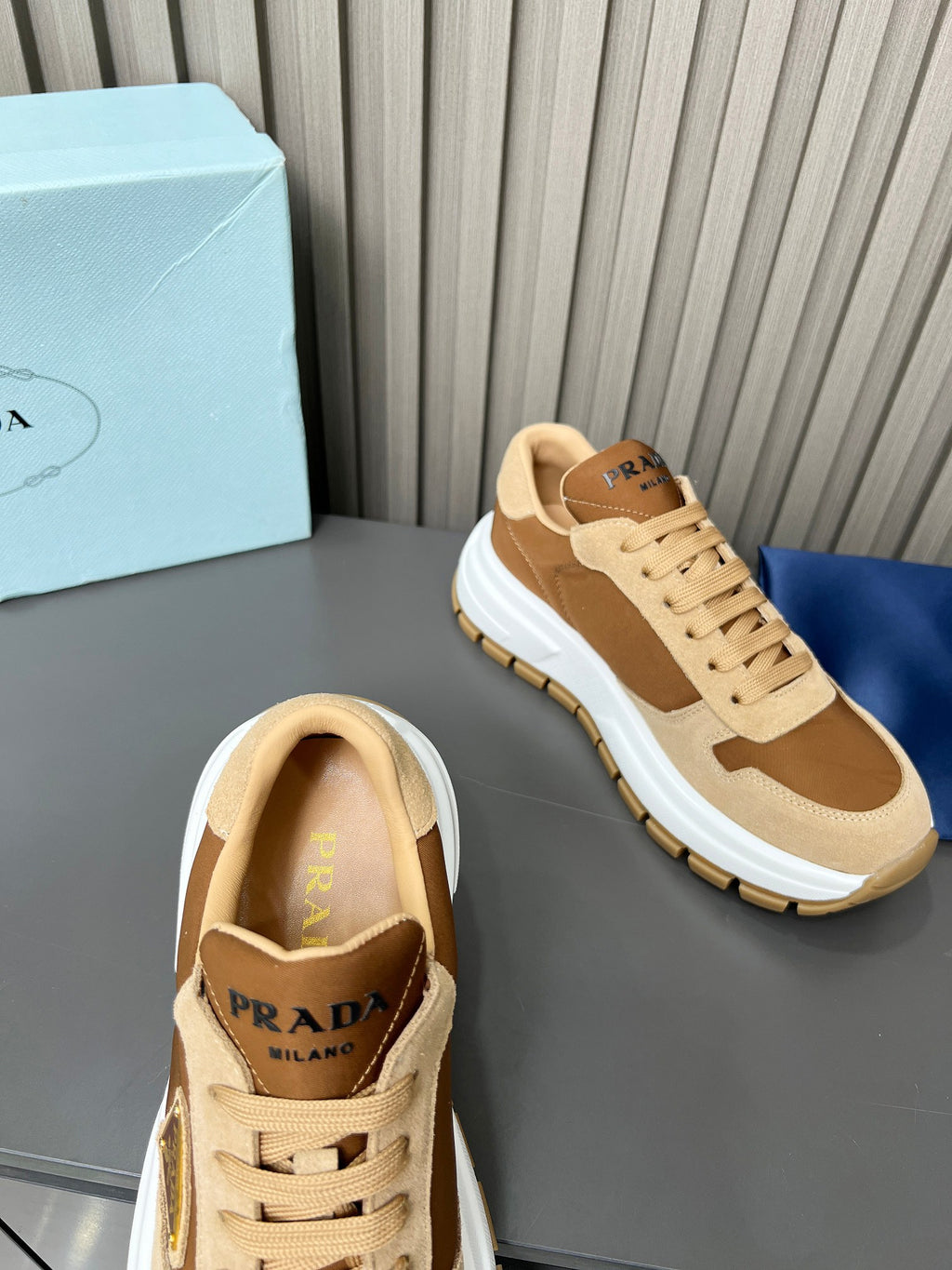 Z2LPD5  Popular high-quality shoes