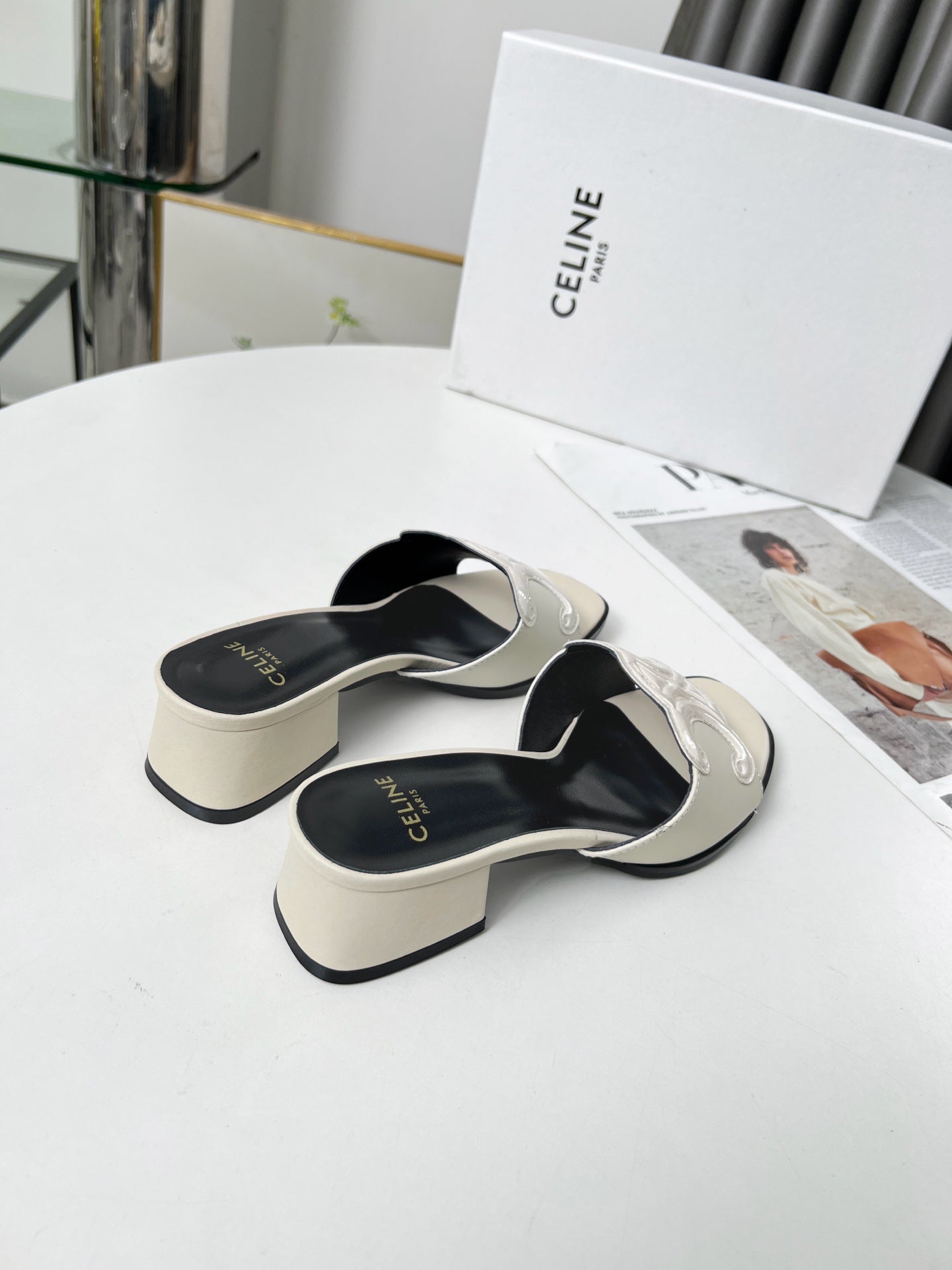 Z2Q55CL51  Popular leather shoes