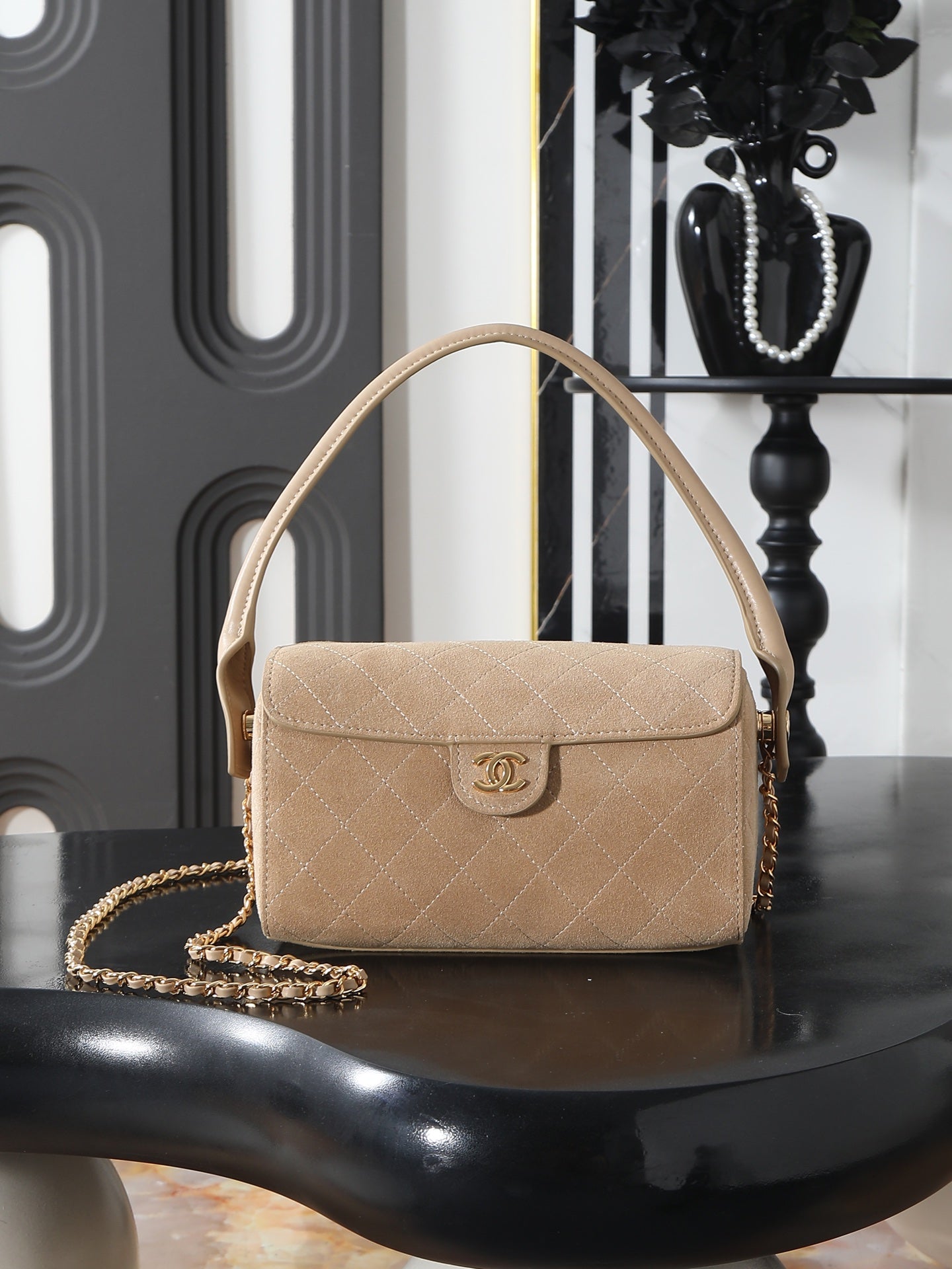B1R76C22 Popular leather bag