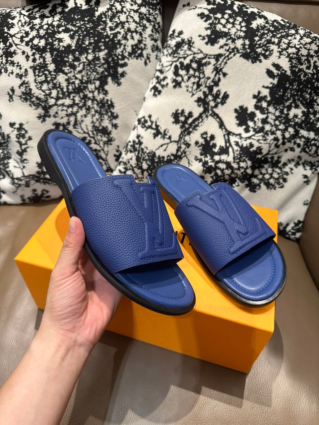 Z2Z85E25  Popular leather Shoes