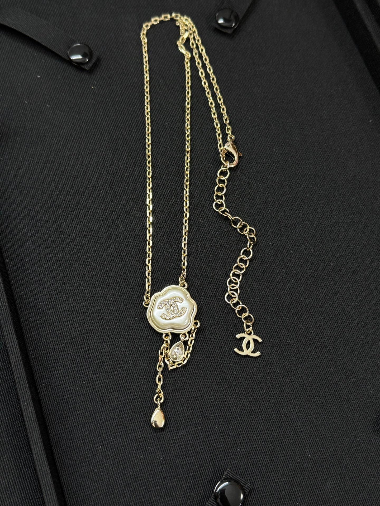 X1Q95C119X Popular Necklaces. Earrings