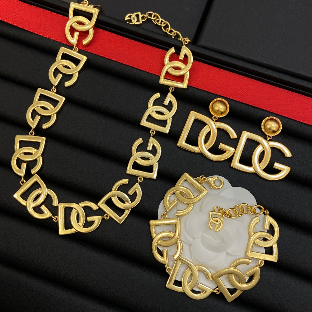 X1R75A6X Popular  Large-sized jewelry (necklaces, bracelets, earrings)