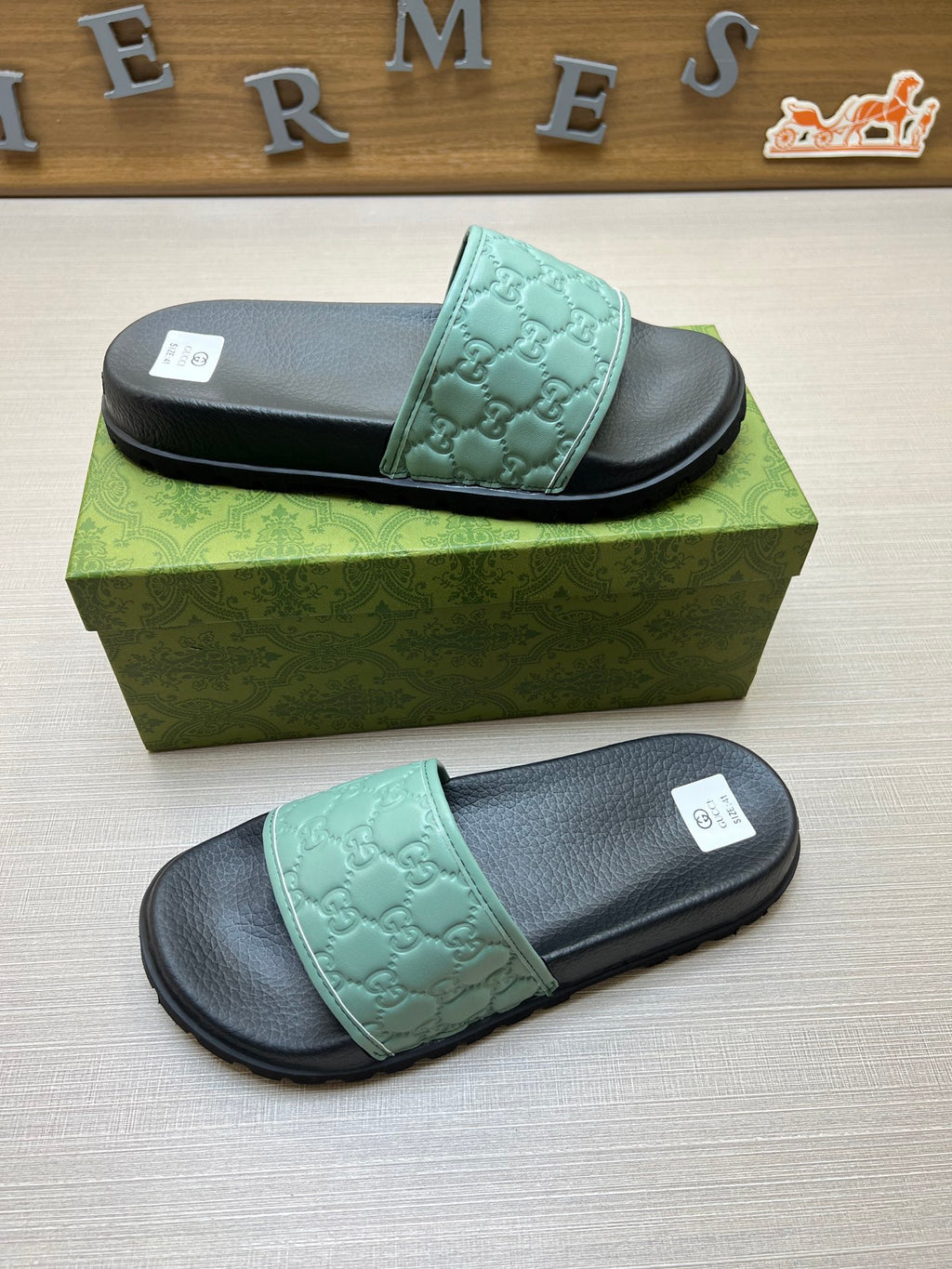Z5X76B5  Popular slippers