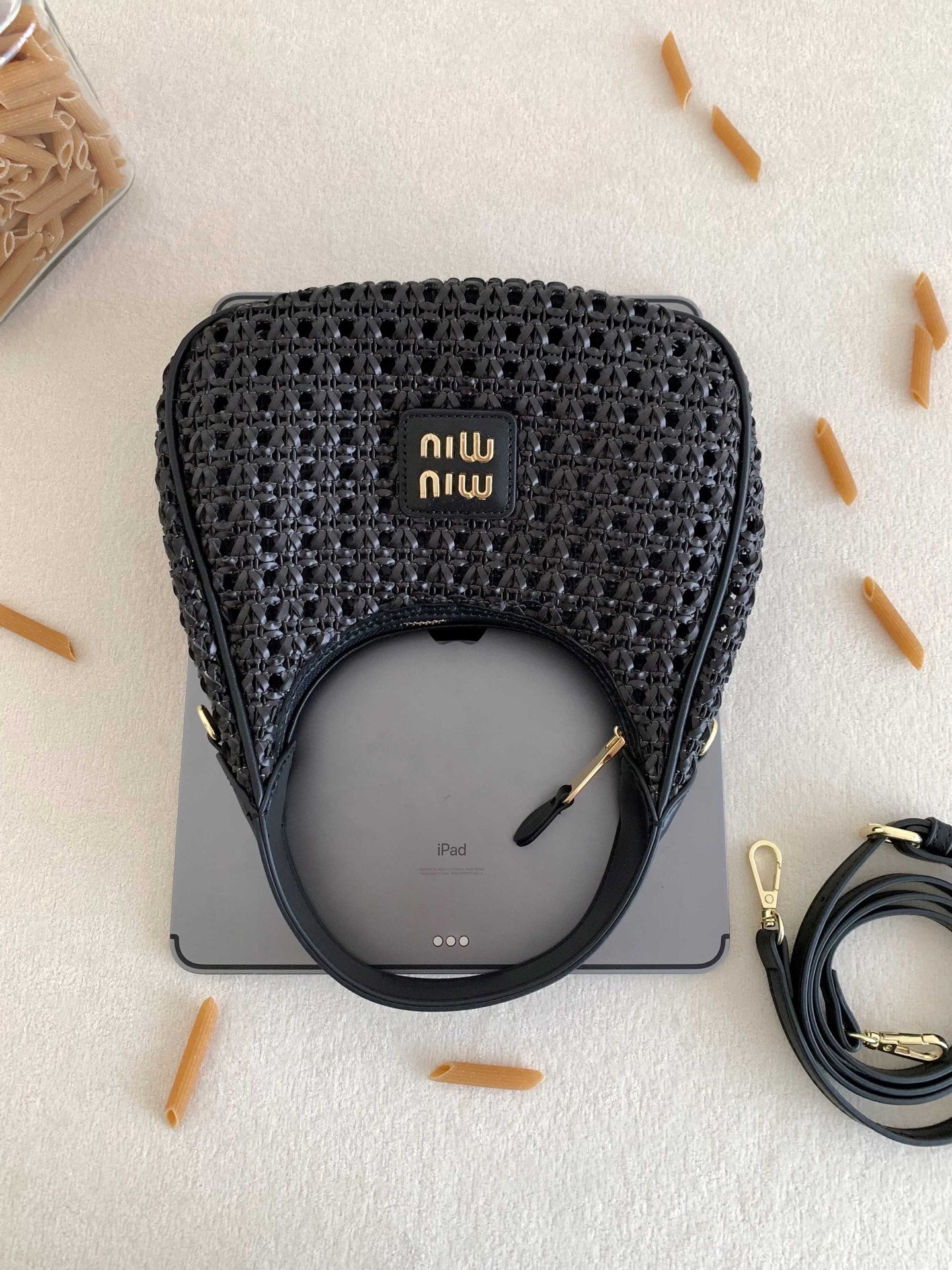 B1P36A51 Popular woven bag