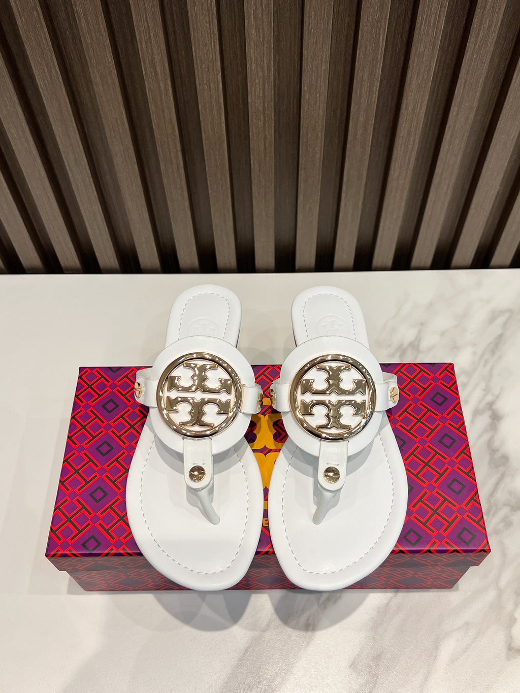 Z2Q55A34  Popular leather shoes