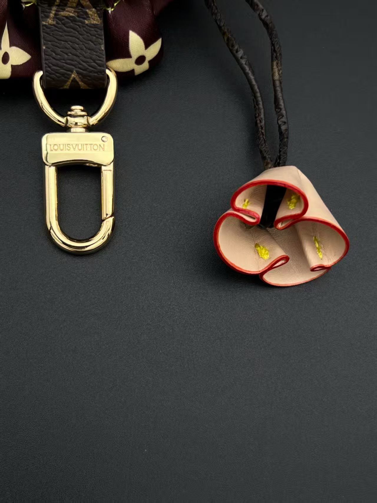 A1R76E77 Popular bag 's charms accessories
