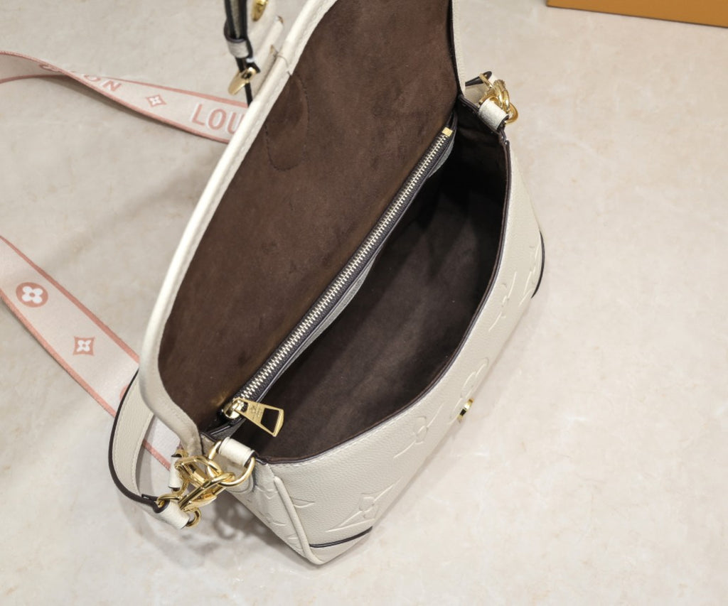 B1P36E40 Popular leather bag