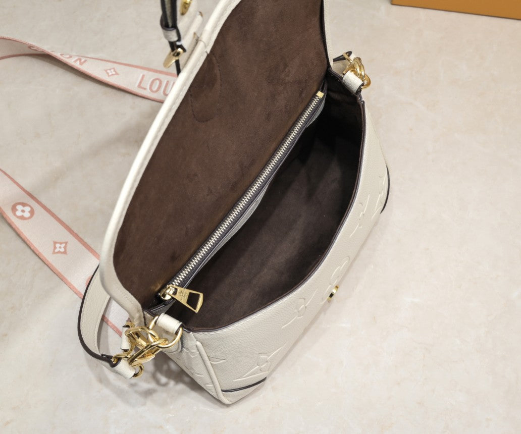 B1P36E40 Popular leather bag