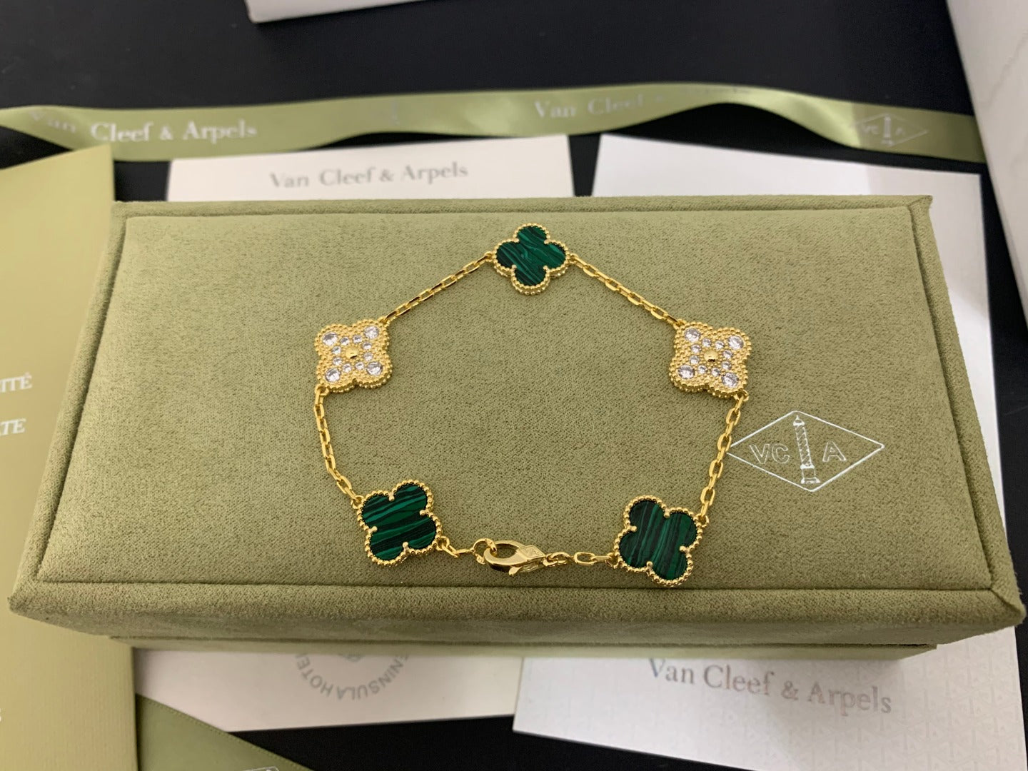 X5X53VA179K  Popular bracelets 5 flowers normal size1.5cm flower