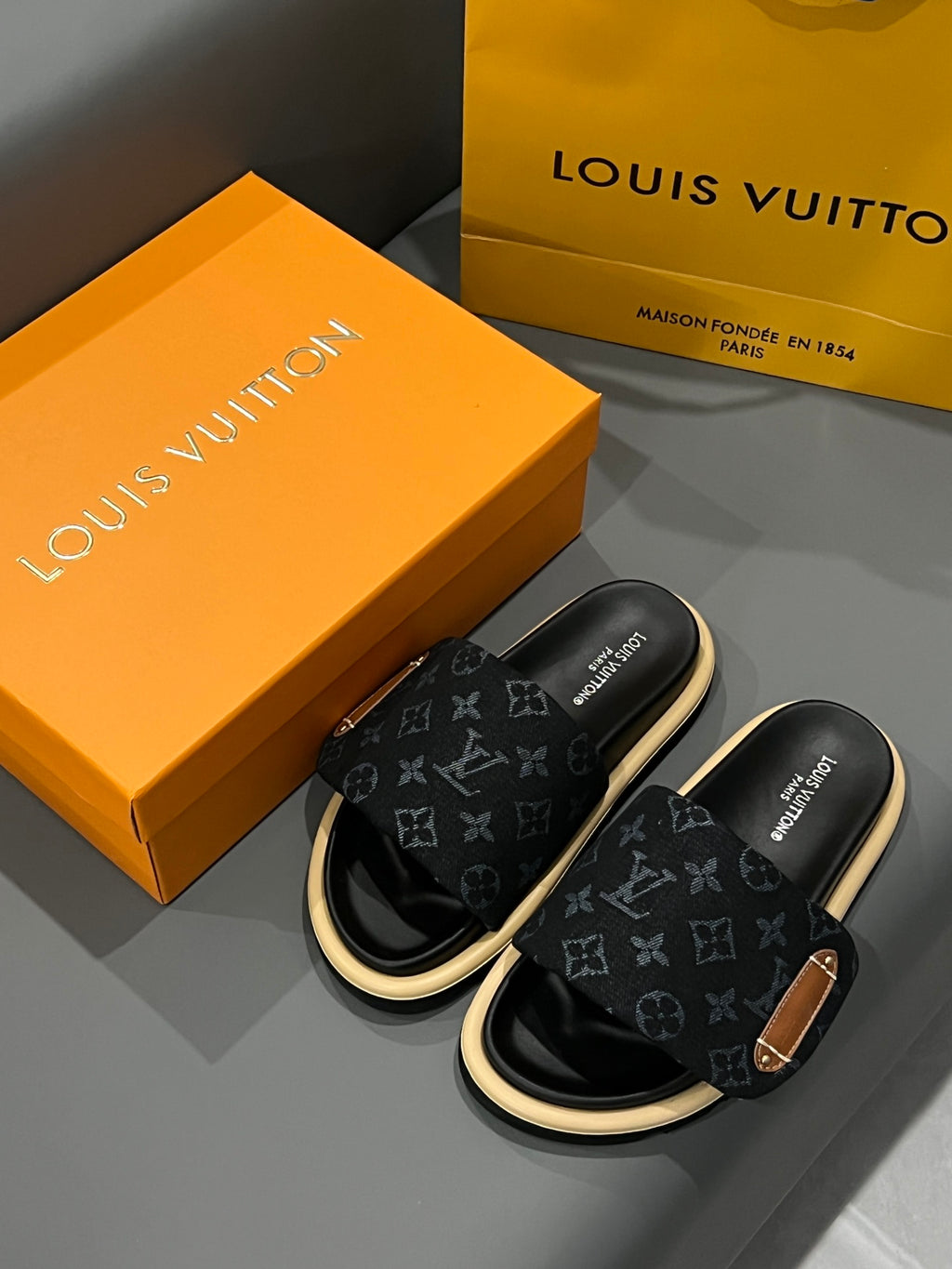 Z1Z54E73 Popular Slippers
