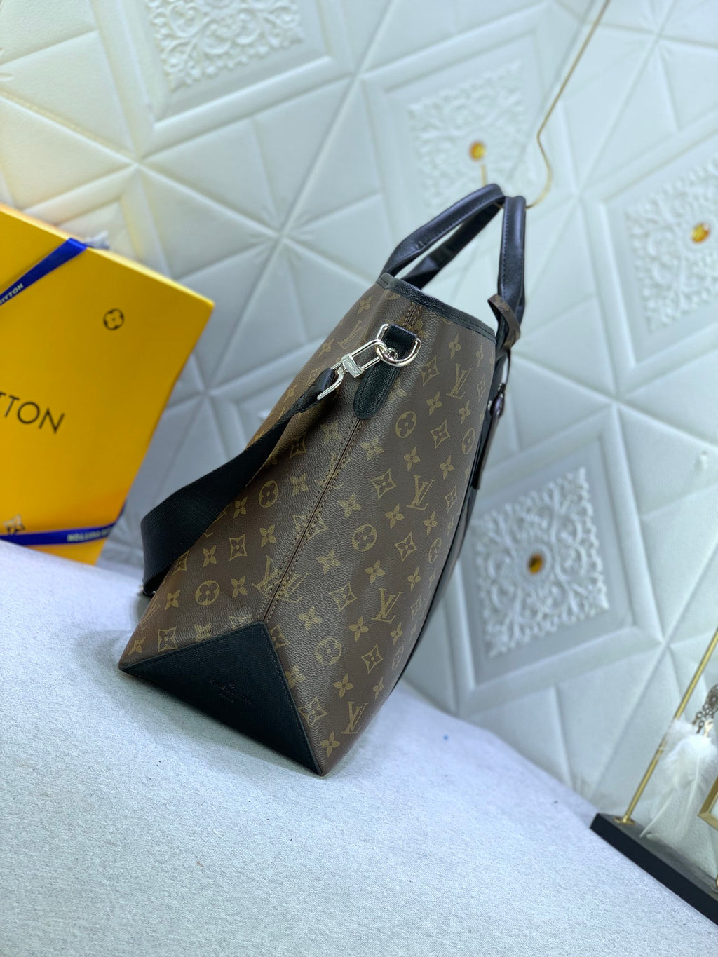 B12X44E350 Popular    leather bag 
