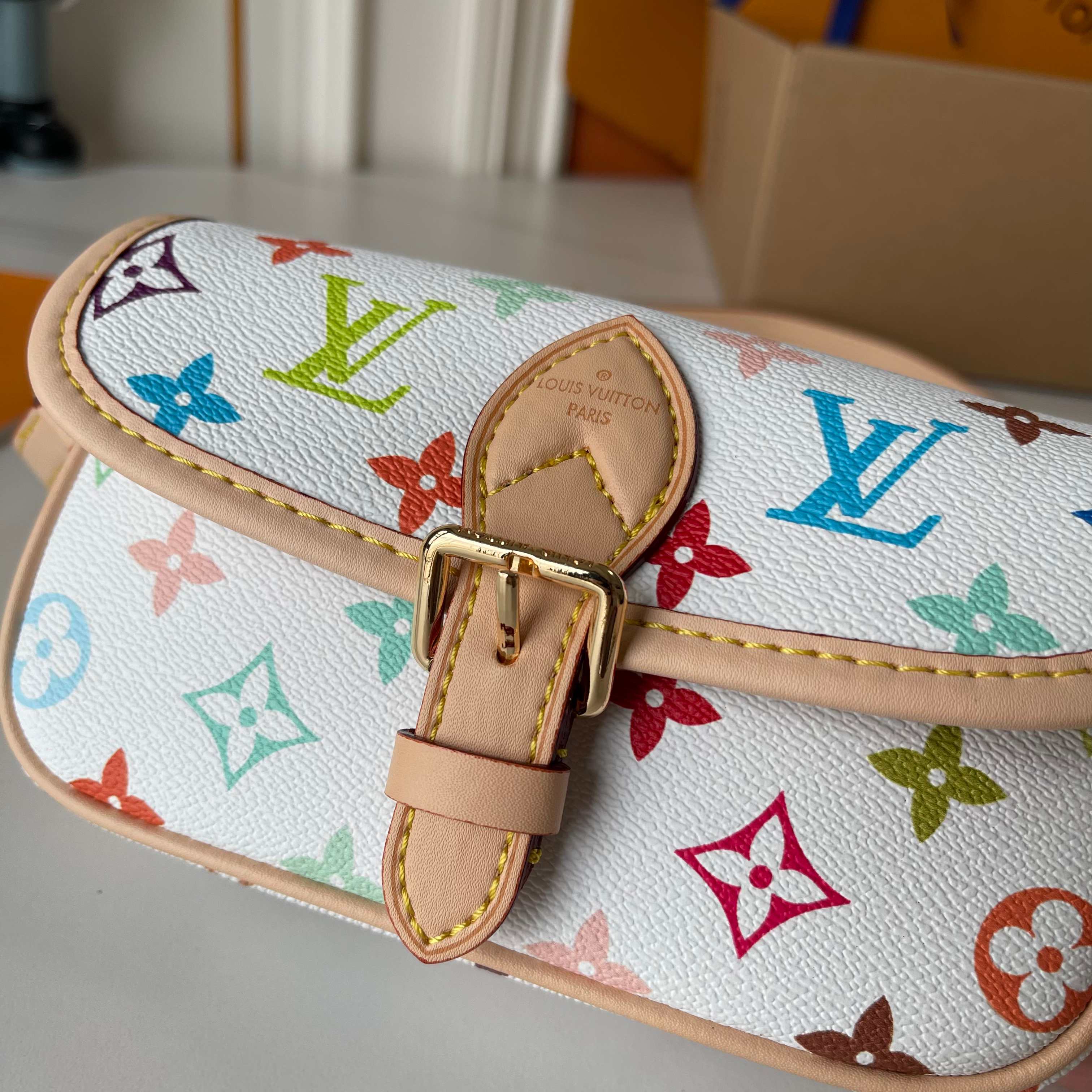 B1P36E37 Popular leather bag