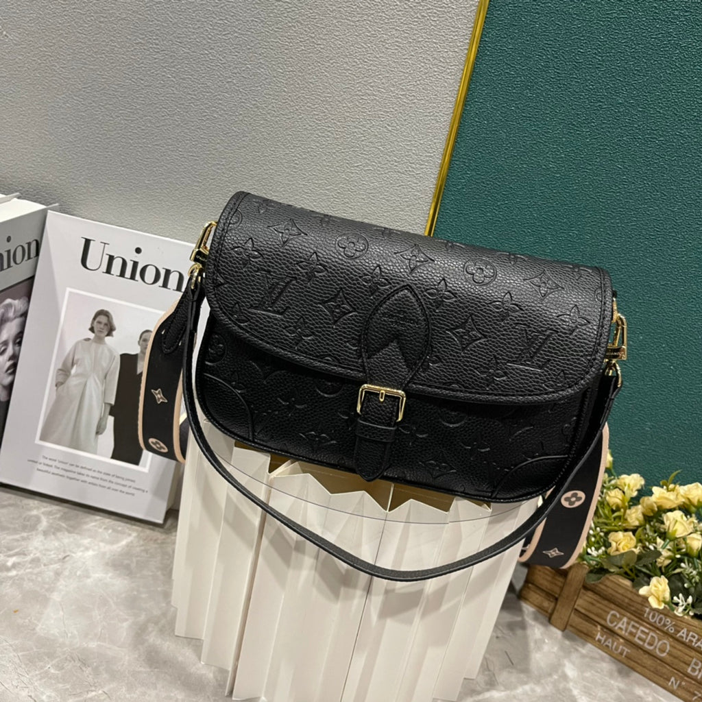 B12X44E318 Popular   leather bag 