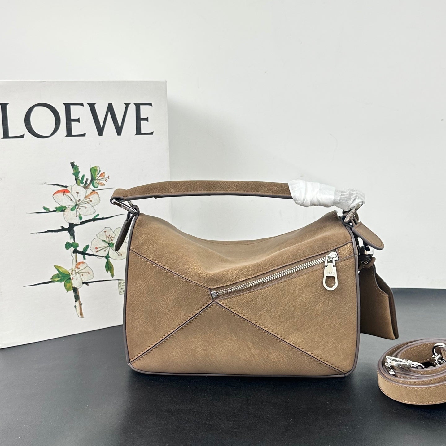 B1R46A10 Popular leather bag