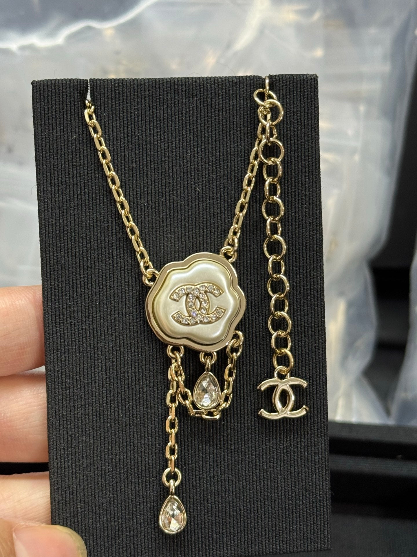 X1Q95C119X Popular Necklaces. Earrings