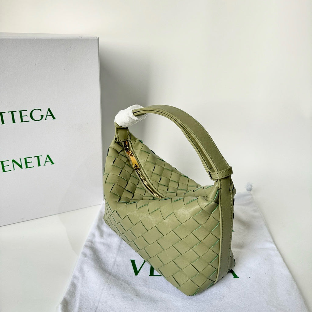 B1X76A11  Popular leather bag