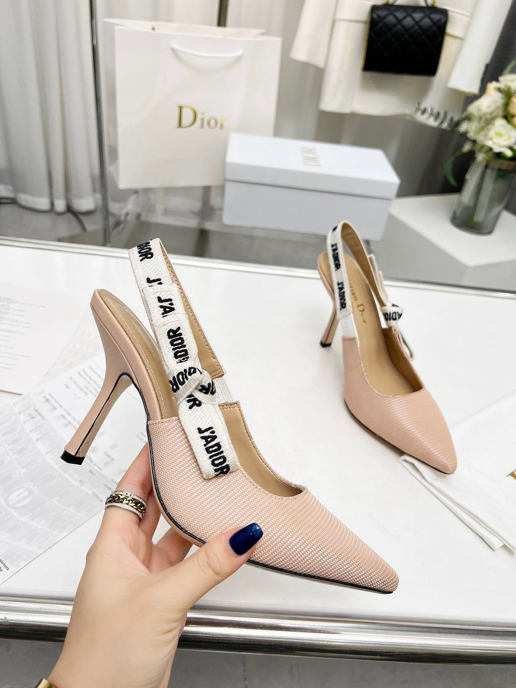 Z2Q55D44  Popular leather High heels