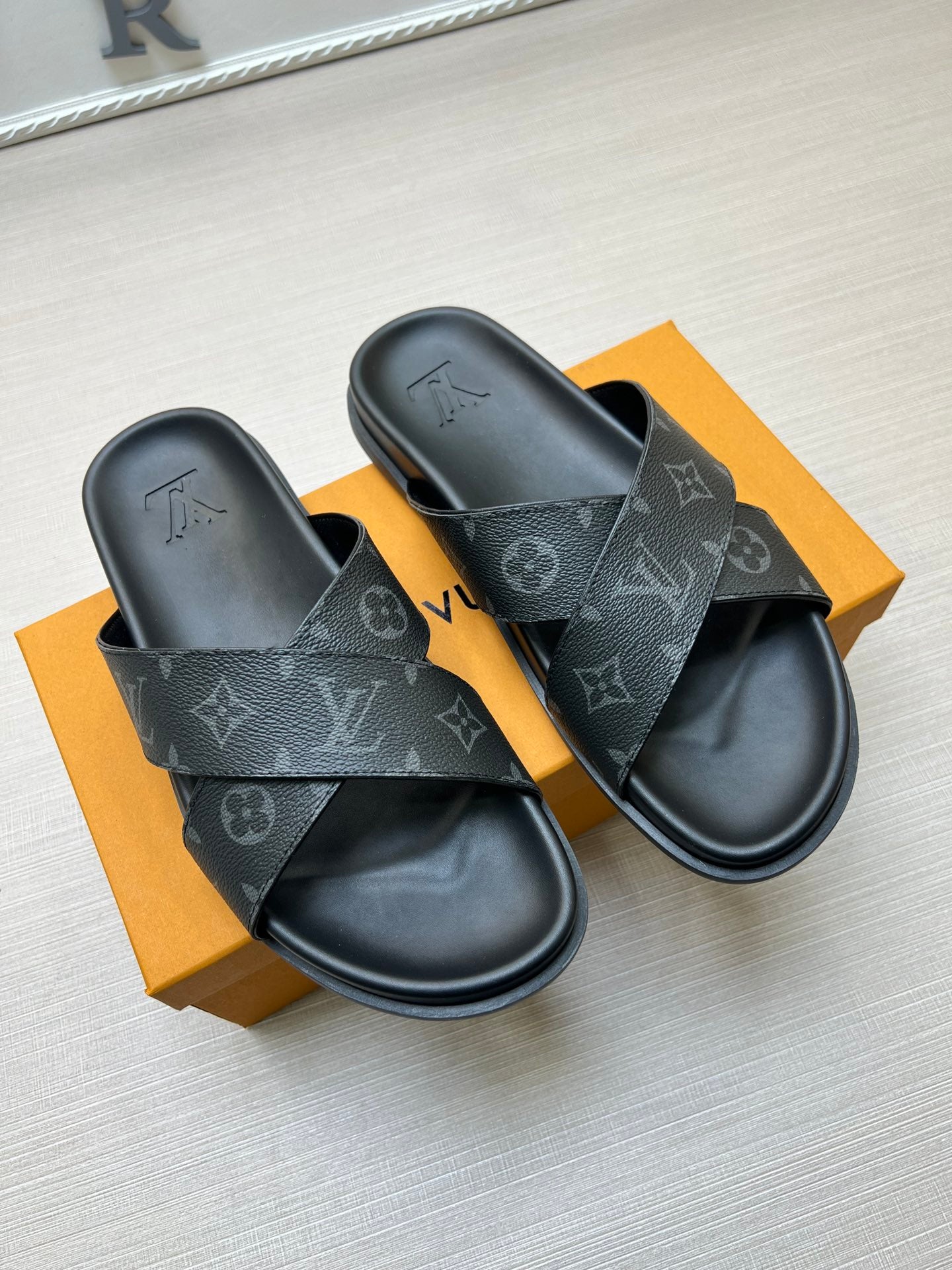 Z5ZE56 Popular slippers