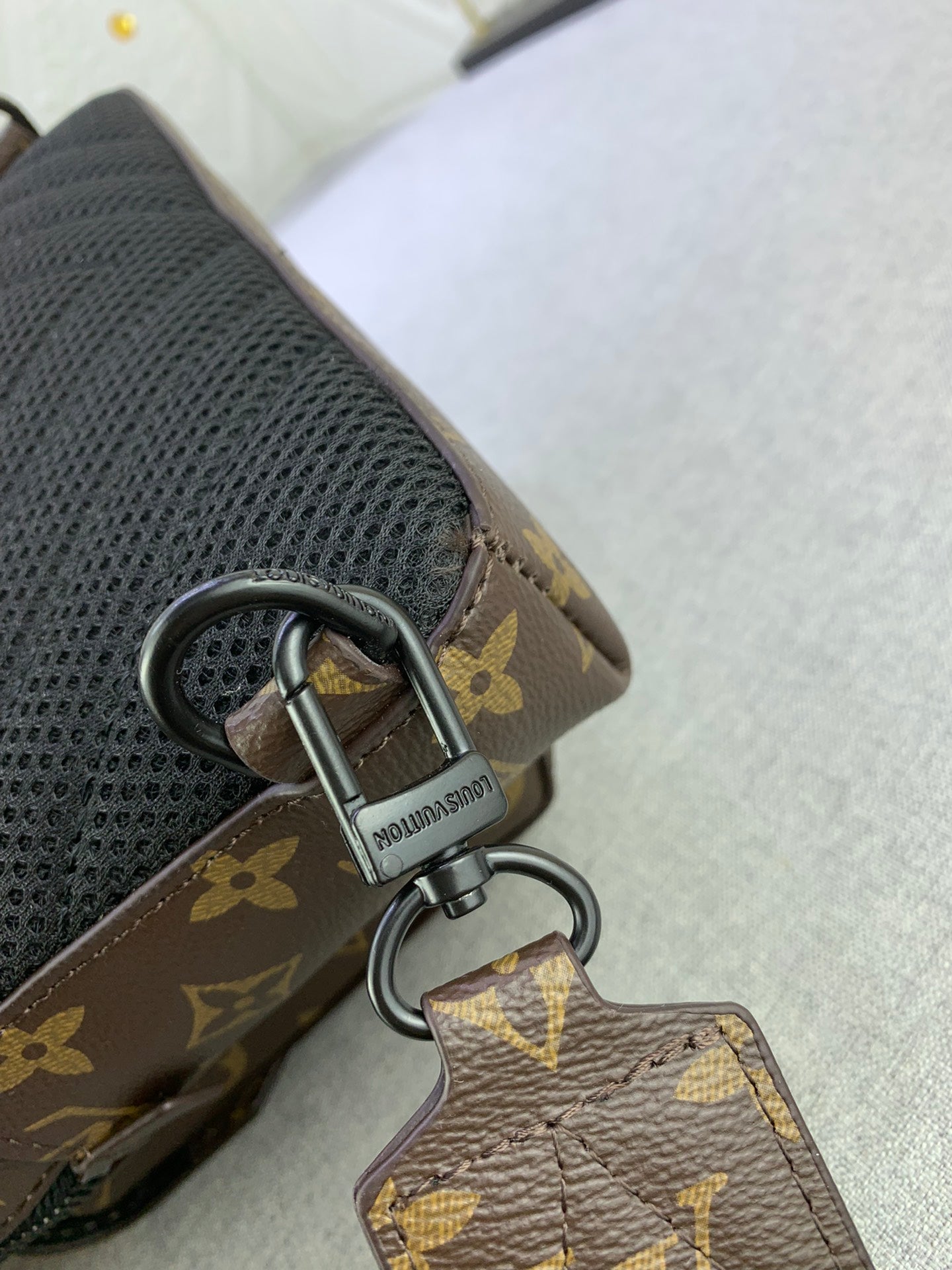 B12X44E340 Popular leather bag 