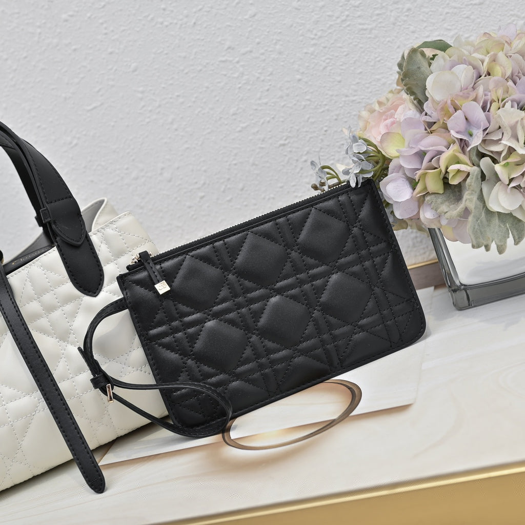 B1R76D40 Popular leather bag