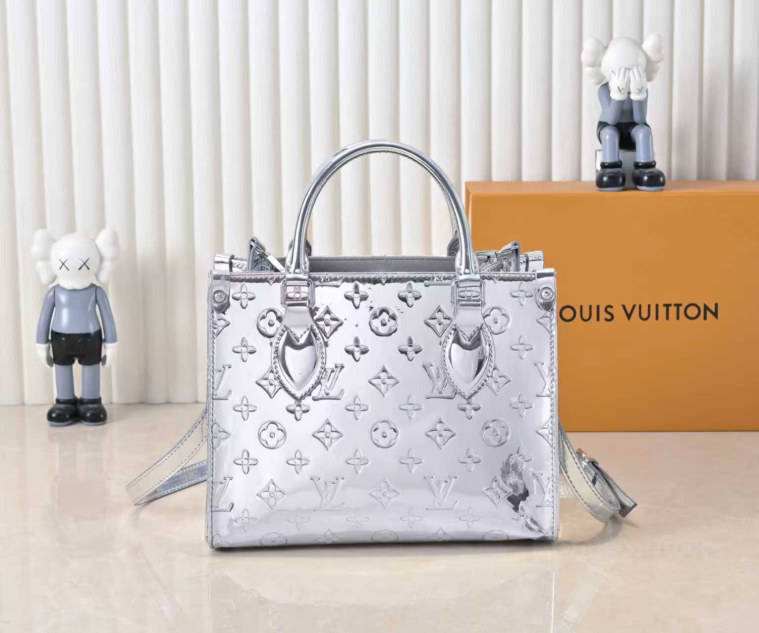 B1P36E36 Popular leather bag
