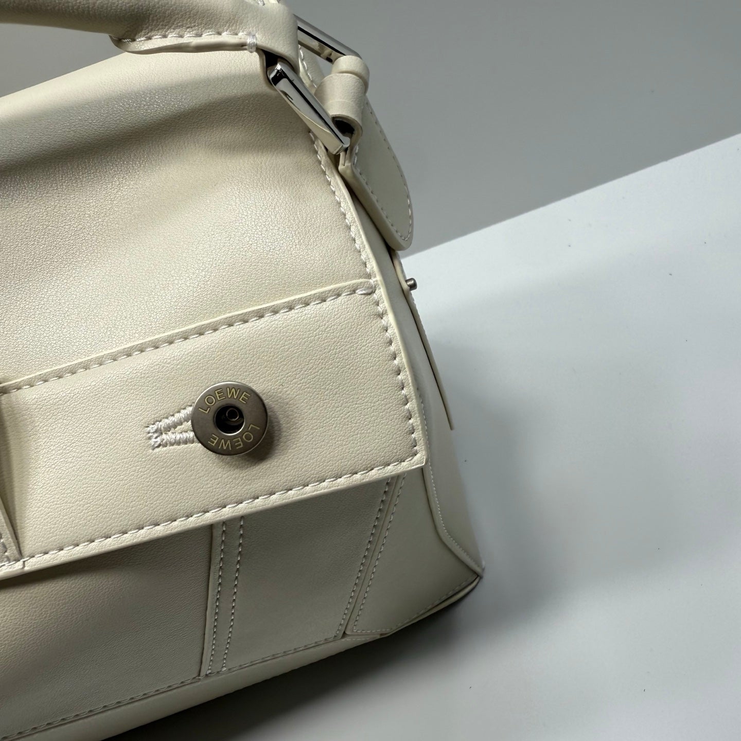 B1R46A12 Popular leather bag
