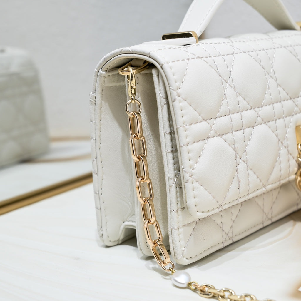 B1N36D28 Popular leather bag