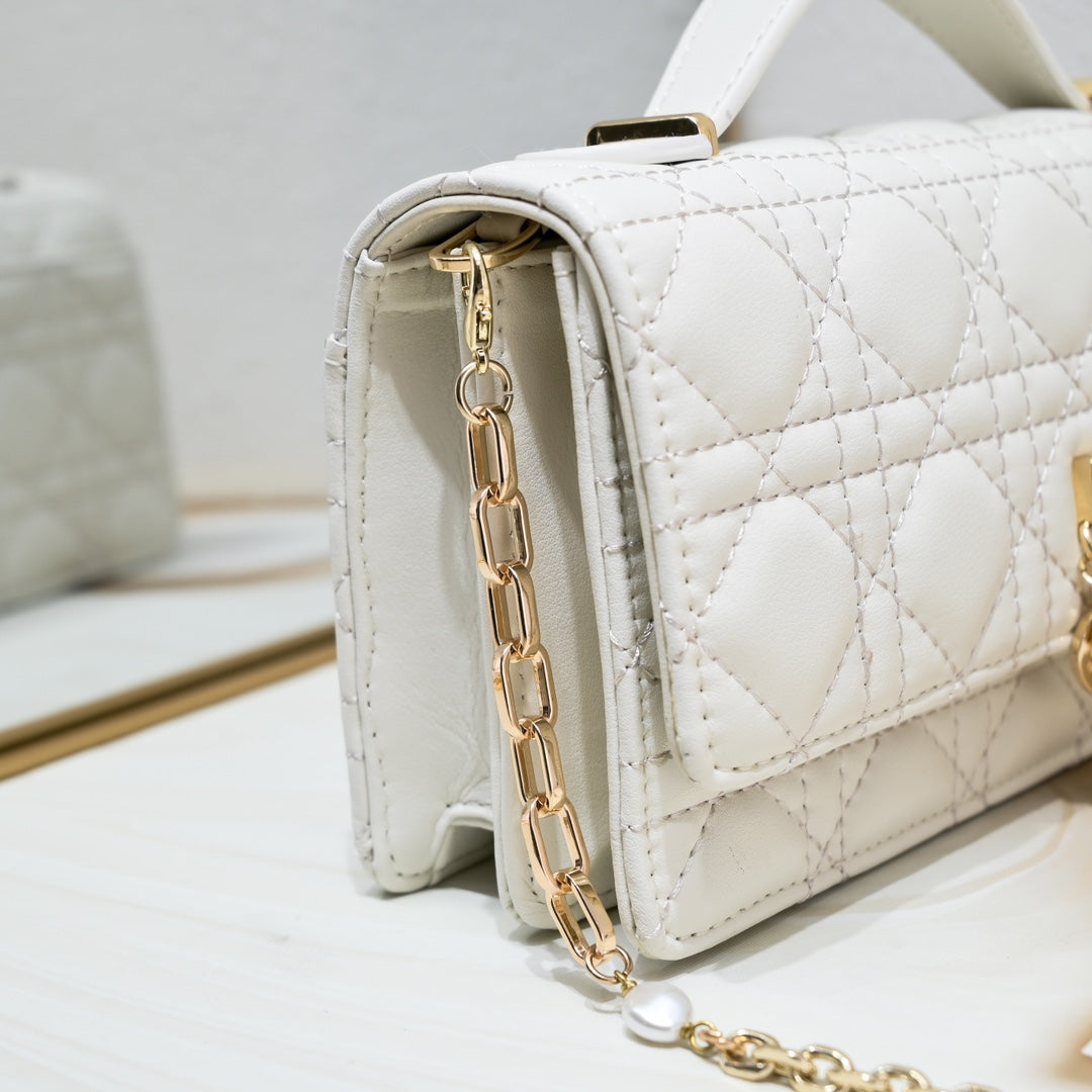 B1N36D28 Popular leather bag