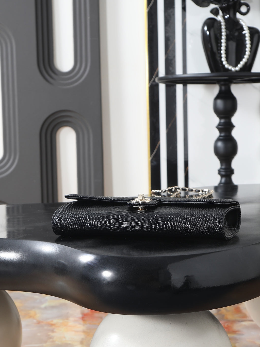 B1R76C23 Popular leather bag