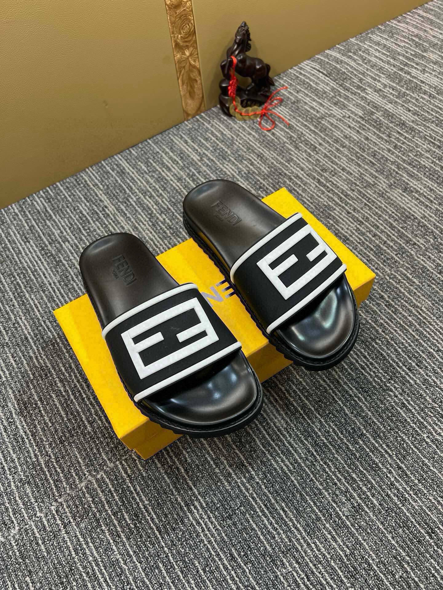 Z5Z35F286 Popular Slippers