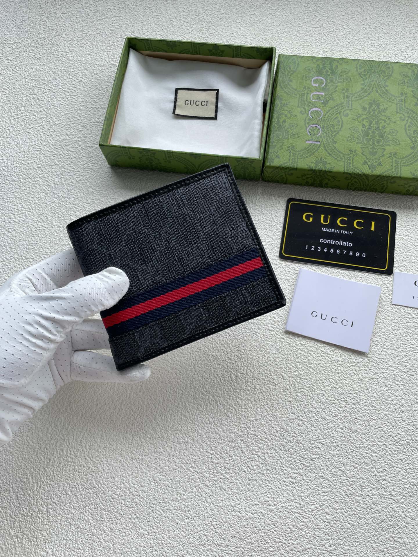 B1X56B9 Popular leather wallets ( with full packaging )