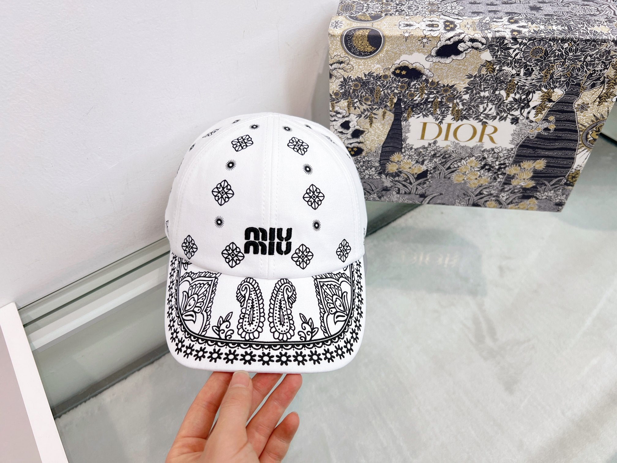 M1Q85A82 Popular hats