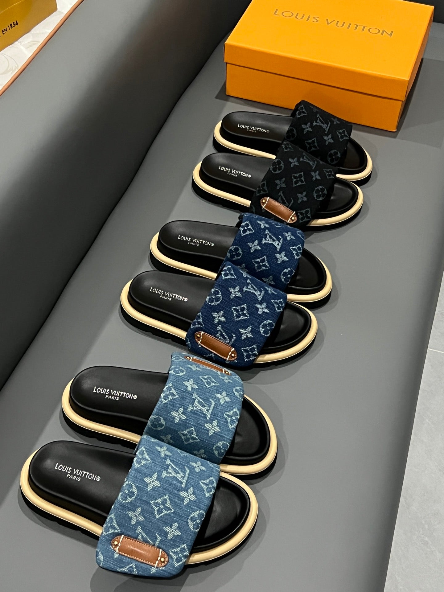 Z1Z54E73 Popular Slippers