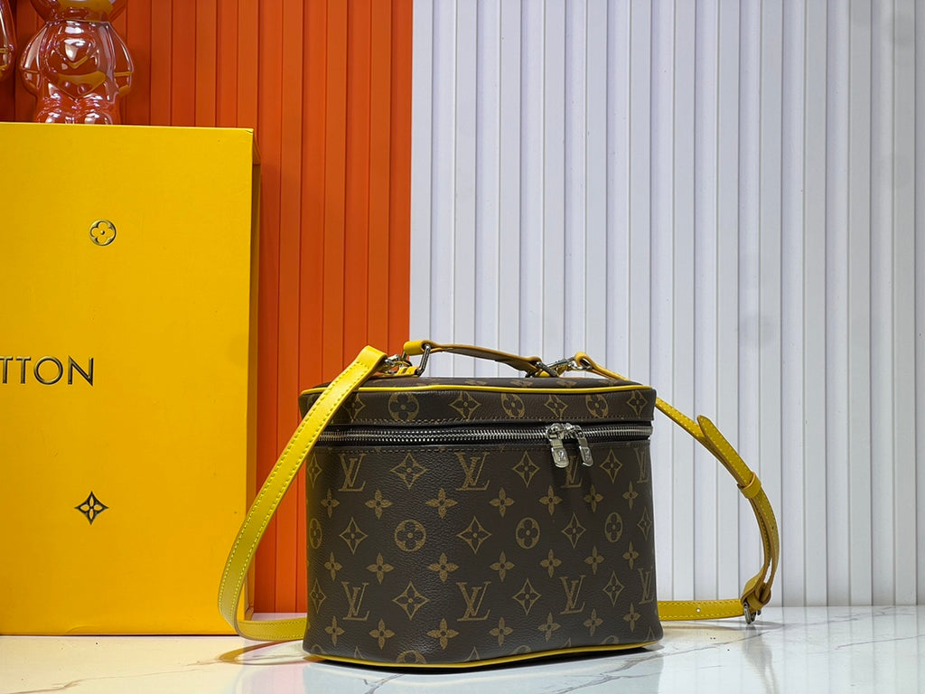 B1X45E10 Popular  leather bag