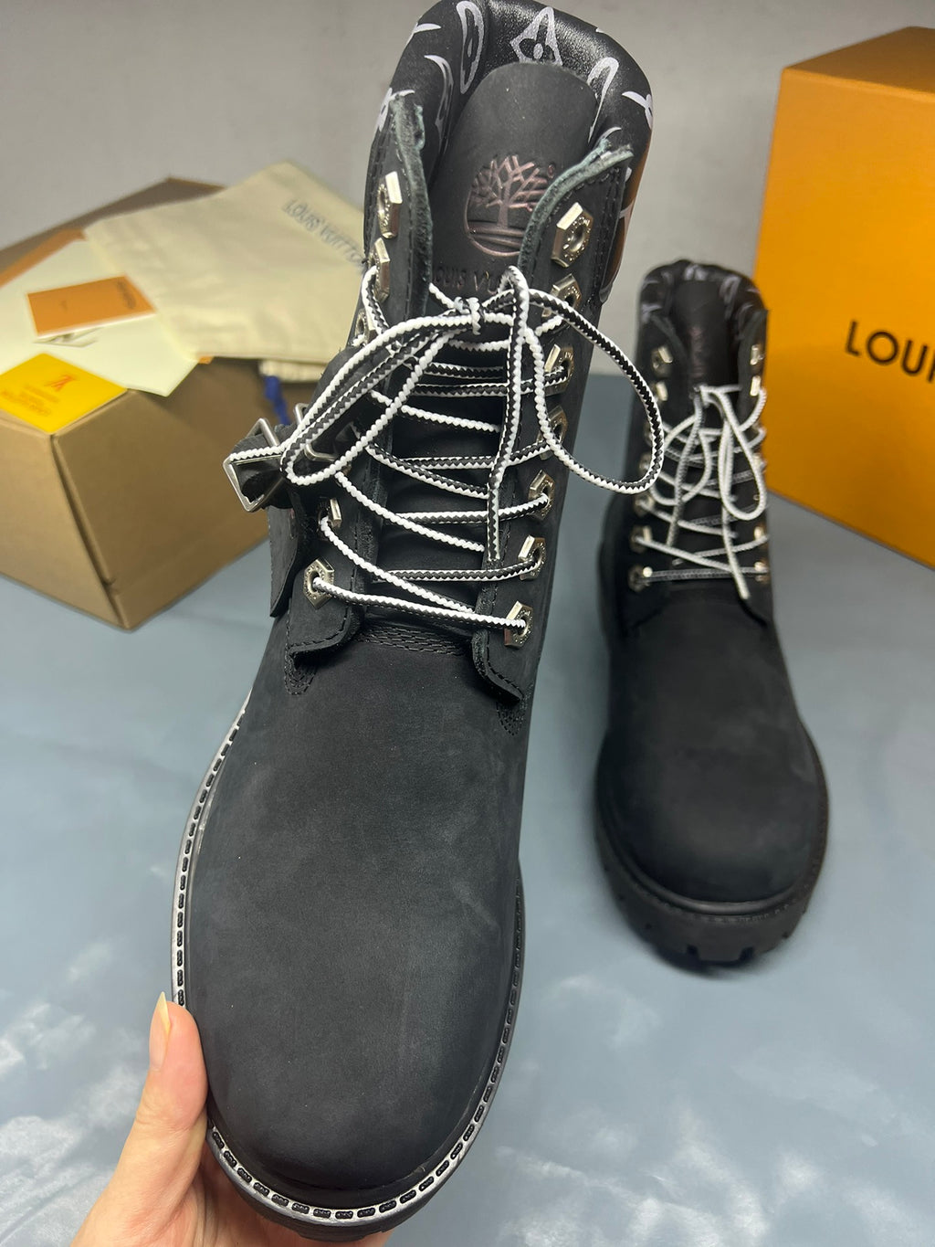 Z2Q105E383 Popular high-quality leather Boots