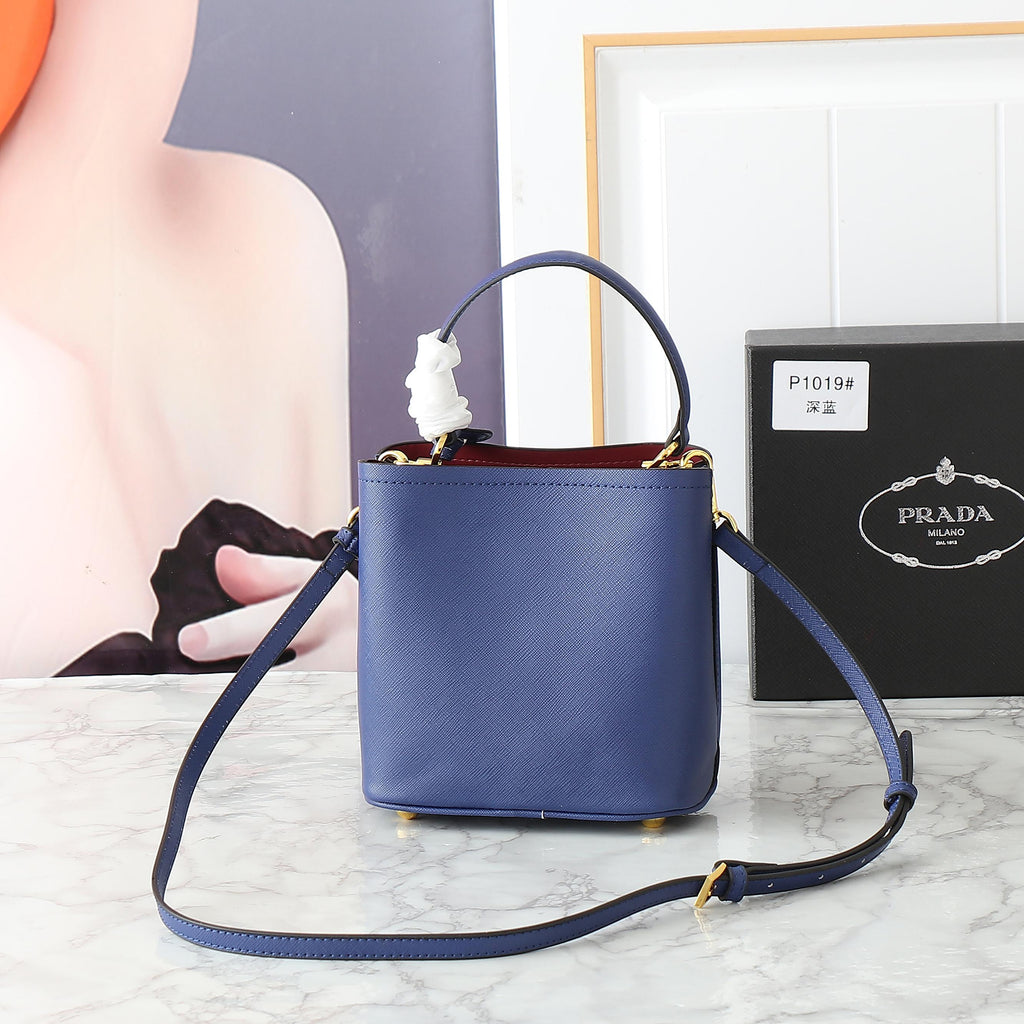 B1W35P102 Popular  leather bag
