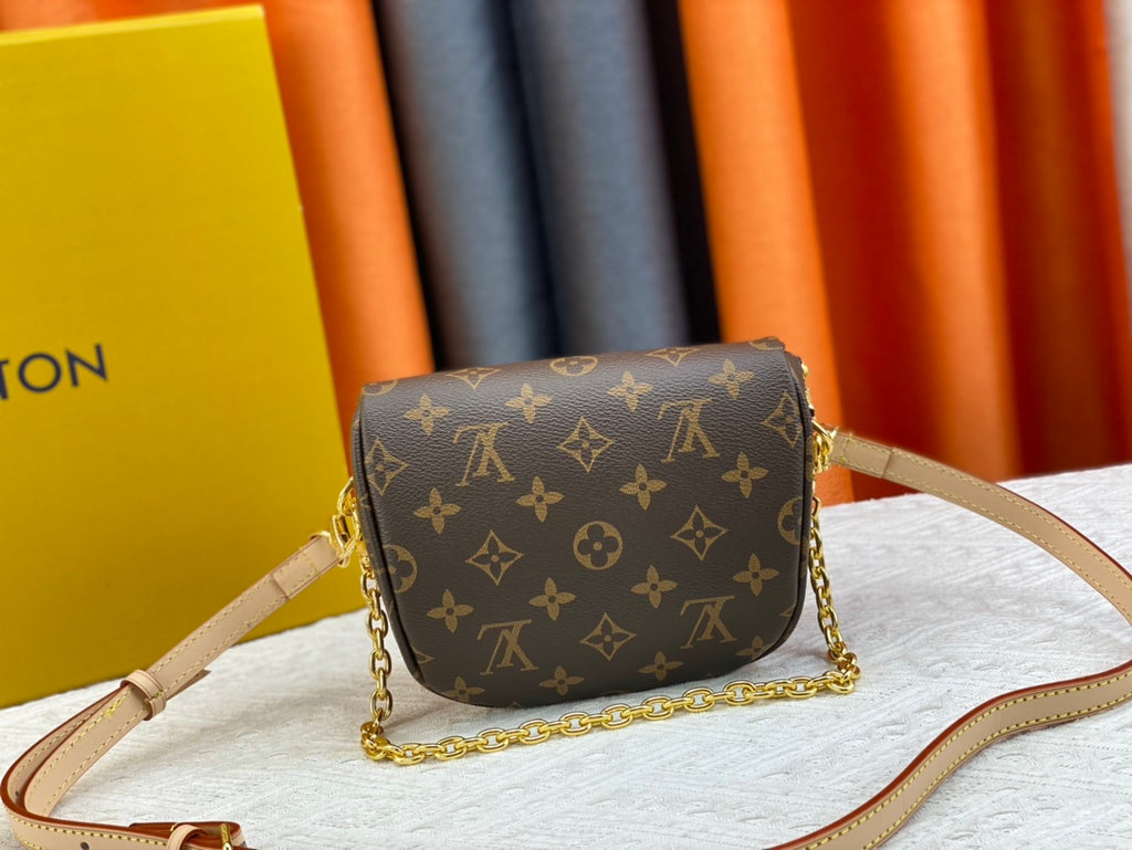 B1N55E57 Popular  leather bag