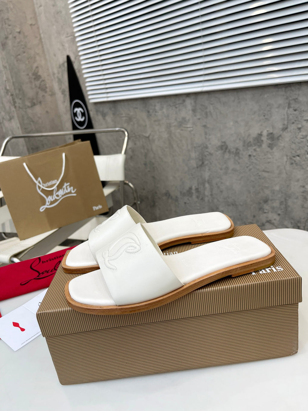 Z2XA32 Popular leather Slippers