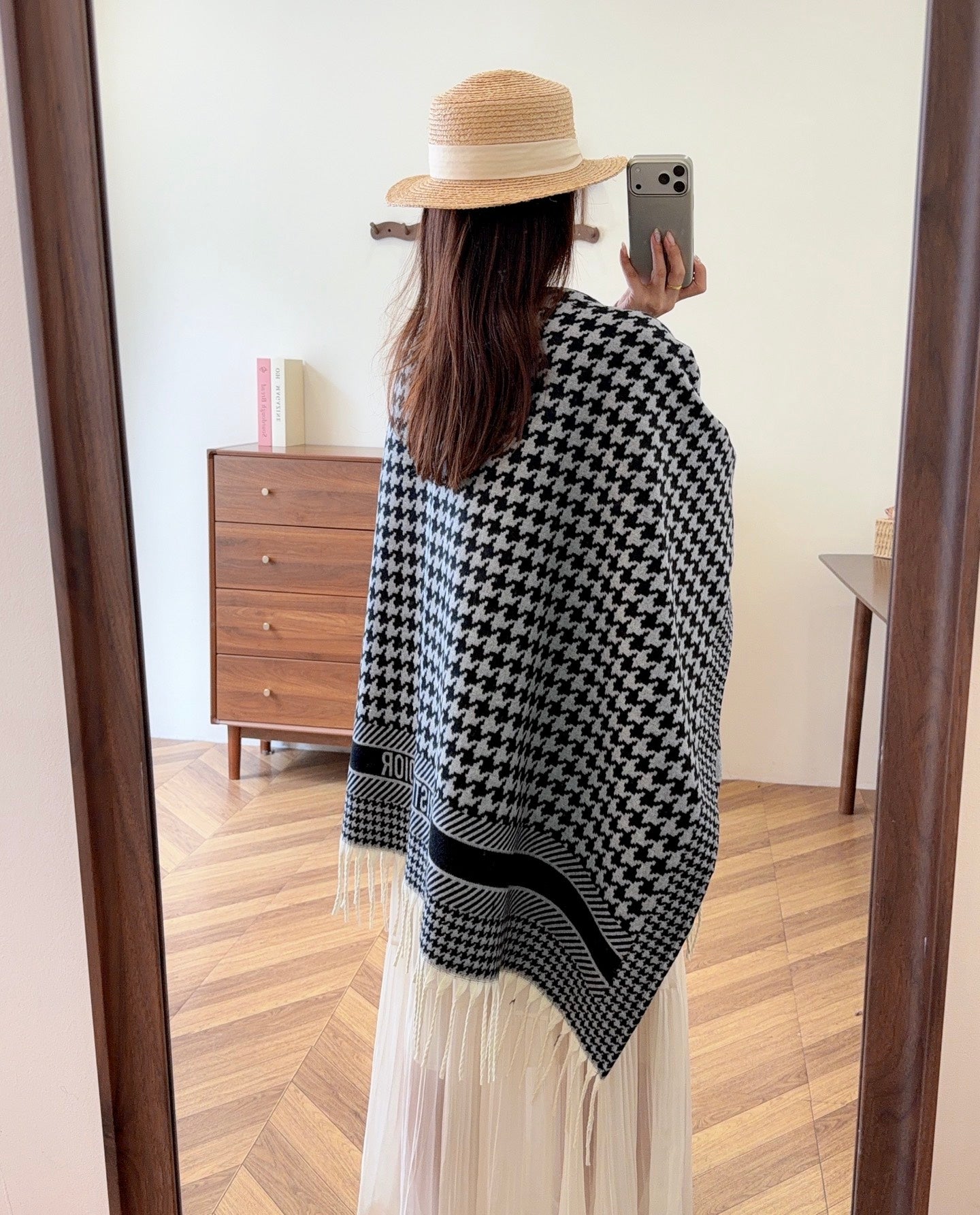 W1R86D64 Popular cape