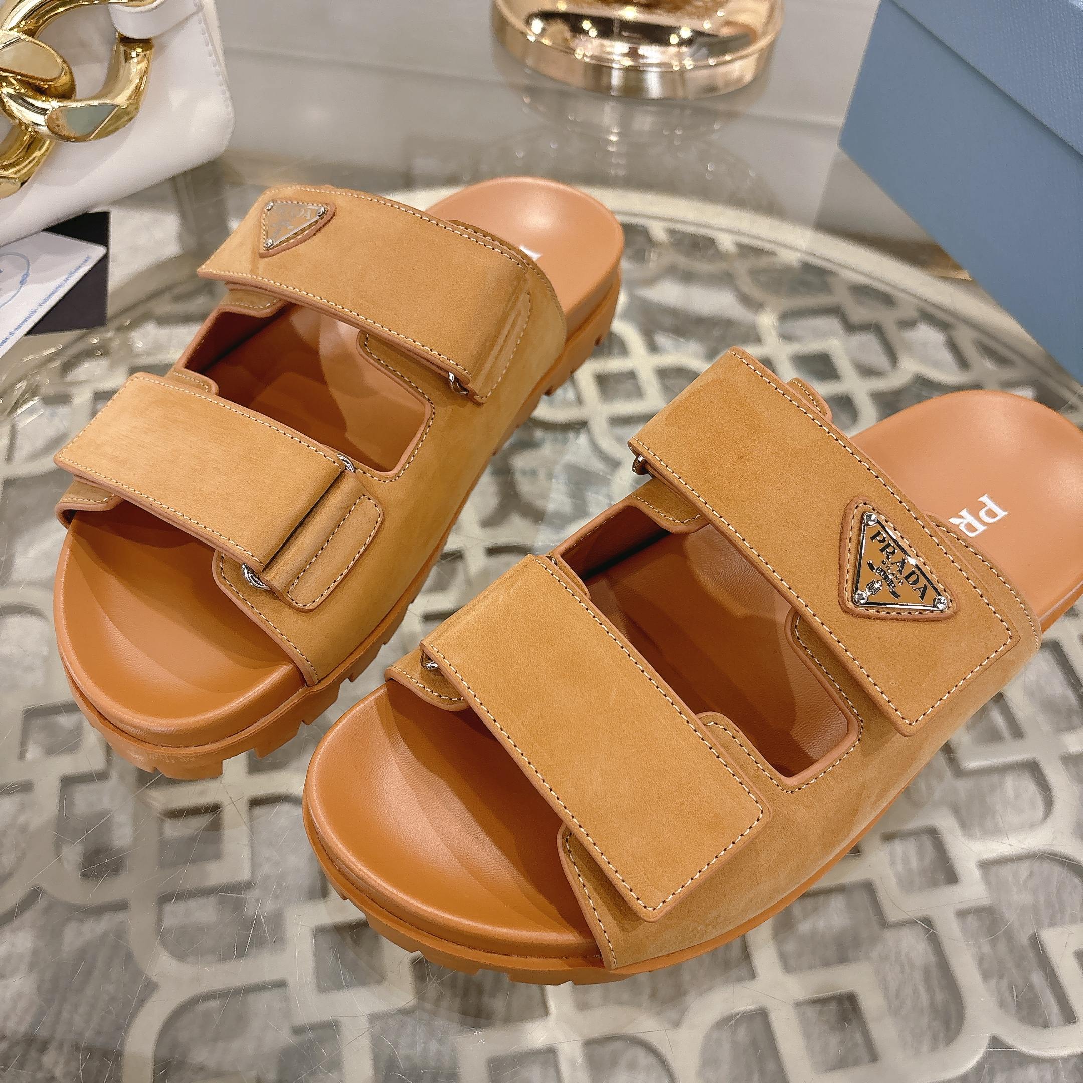 Z2P36P37 Popular high-quality leather Shoes