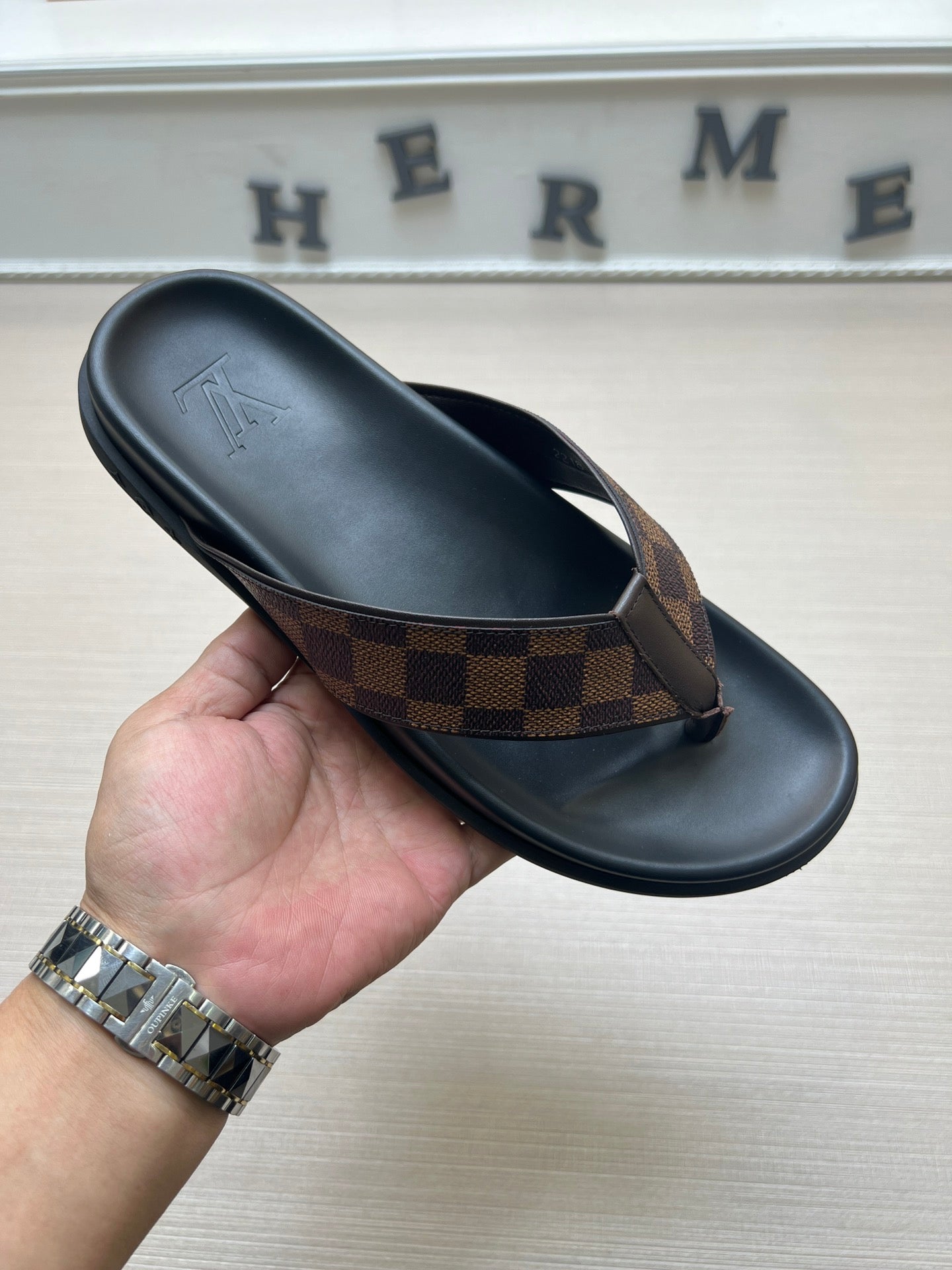 Z5ZE60 Popular slippers
