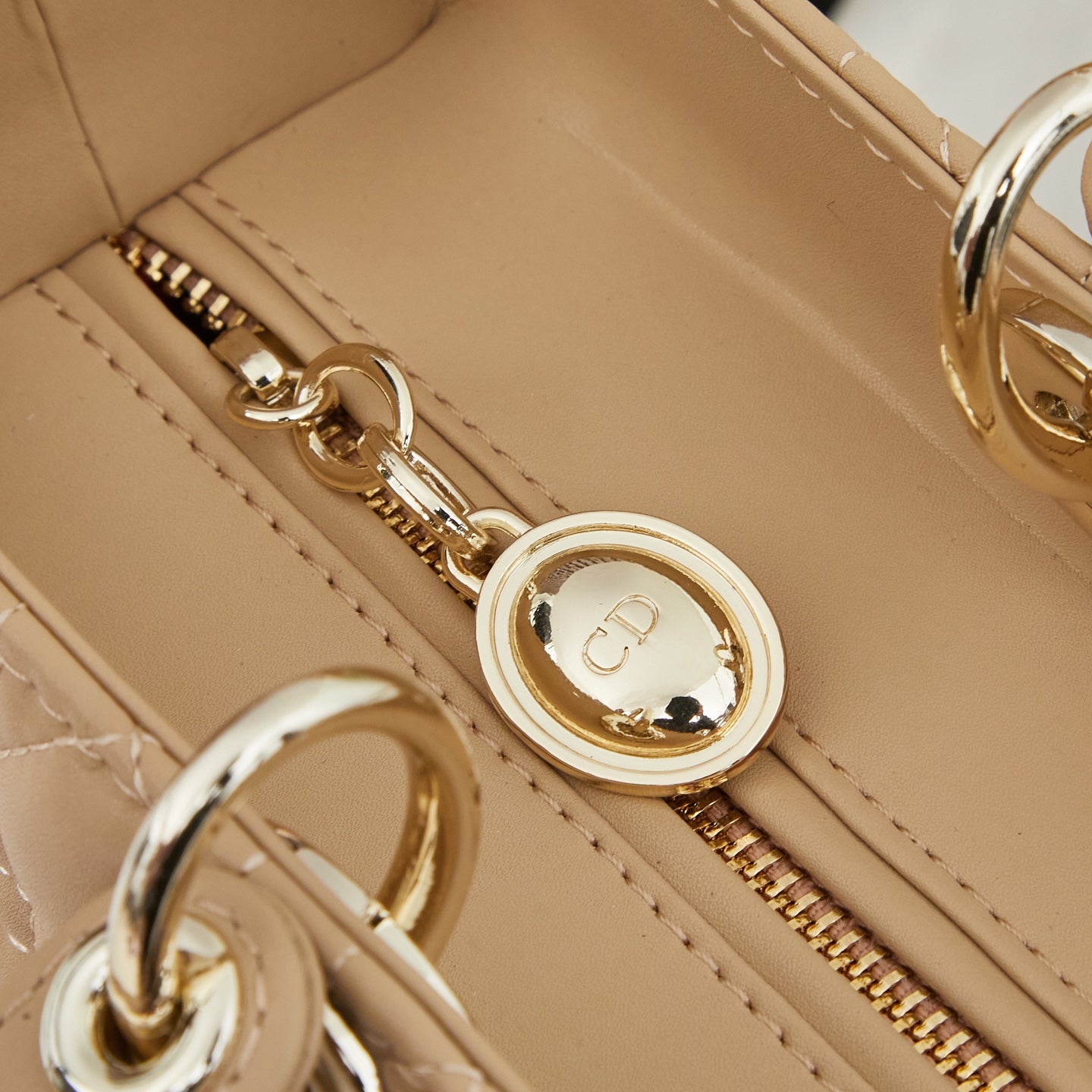 B1P36D88 Popular leather bag