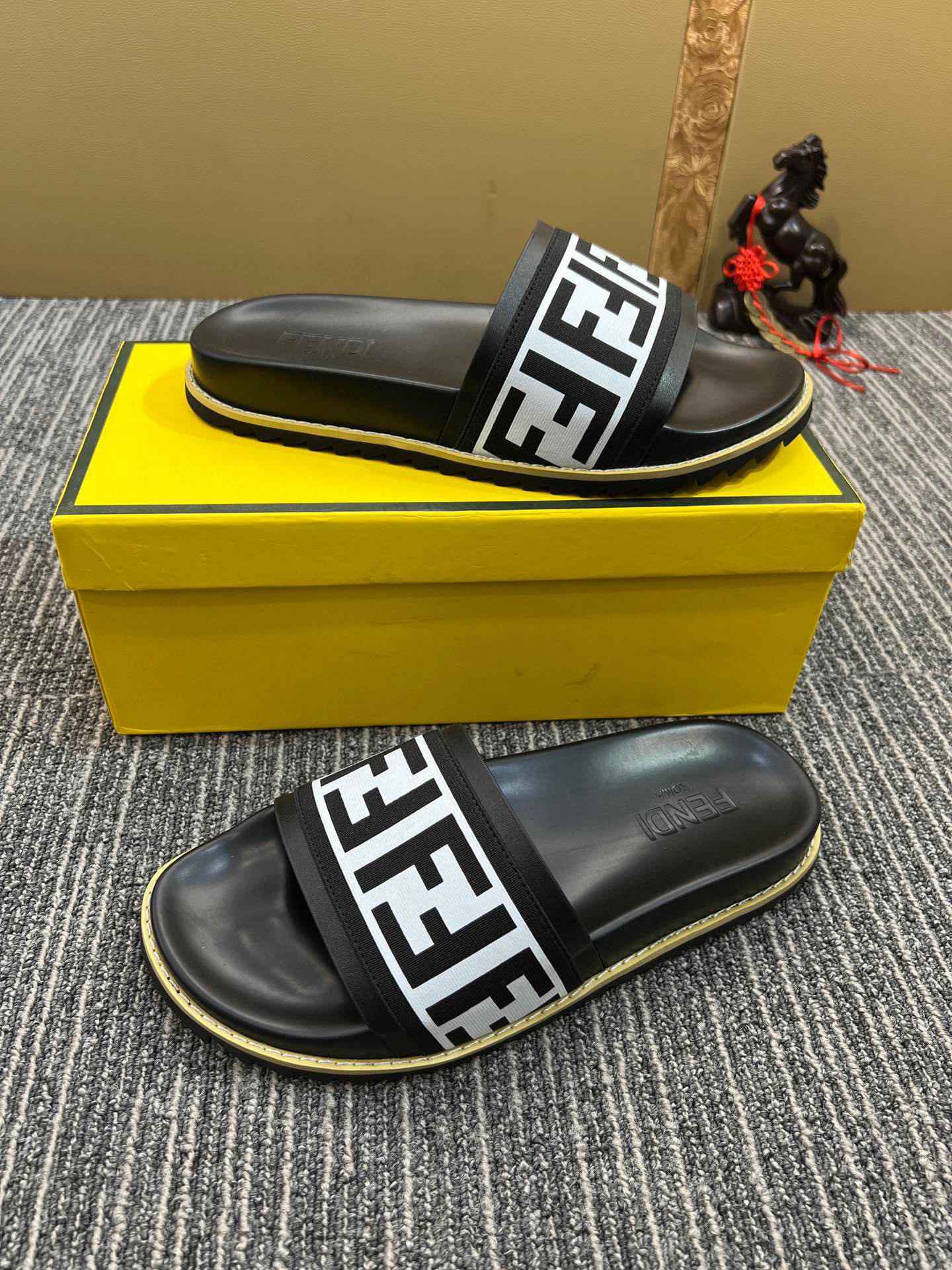 Z5XF103 Popular Slippers