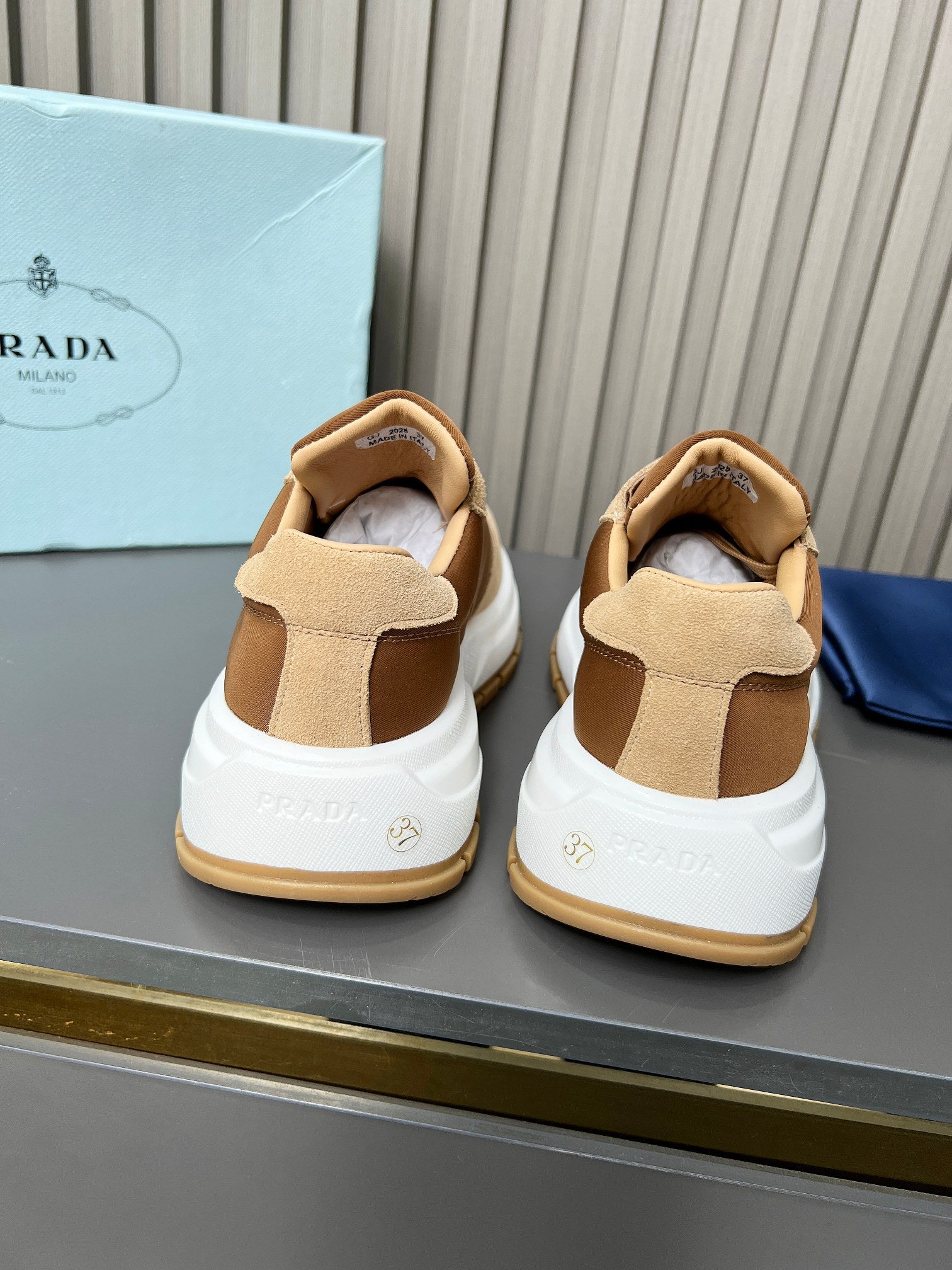 Z2LPD5  Popular high-quality shoes