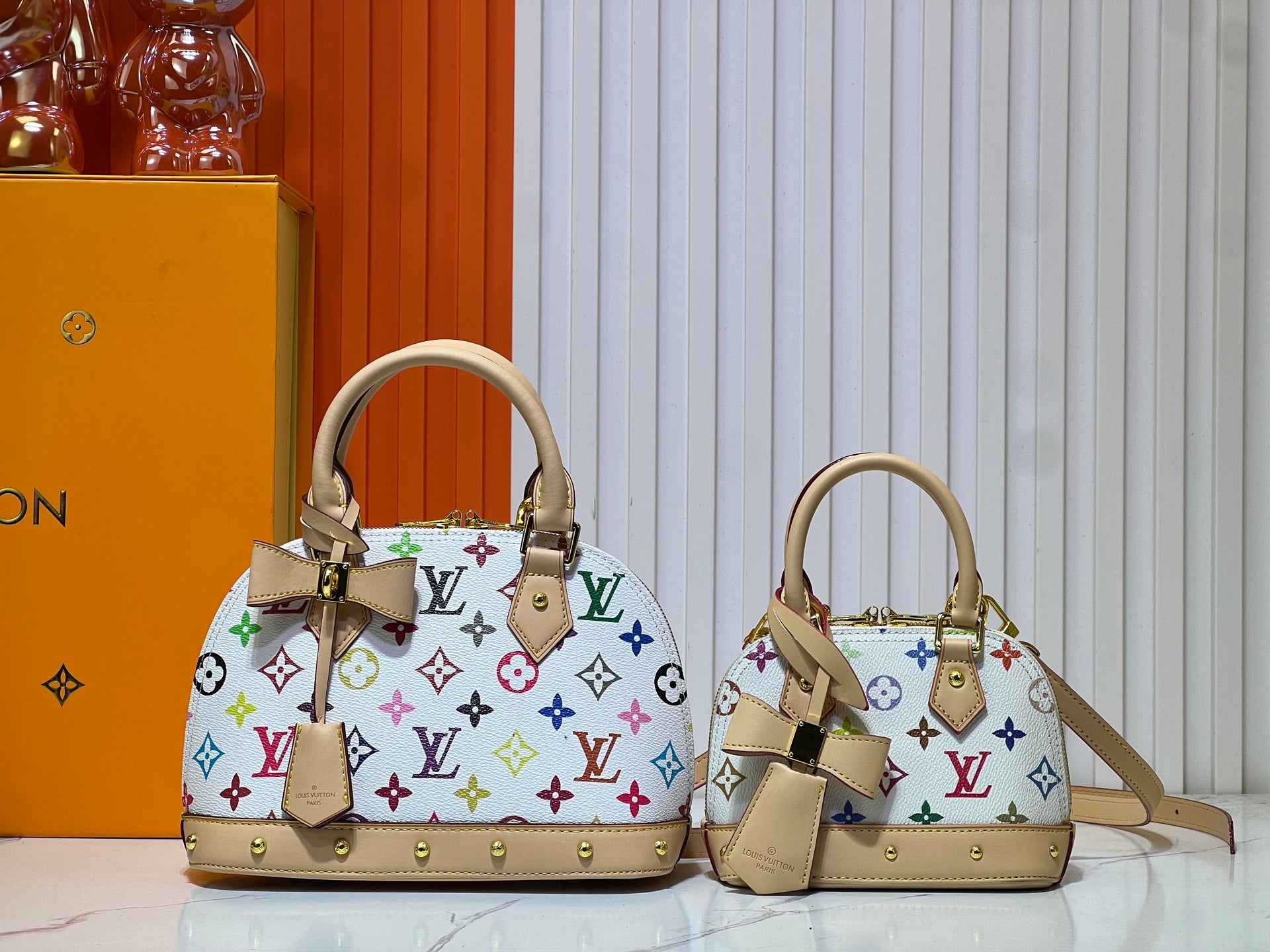 B1P46E104 Popular leather bag